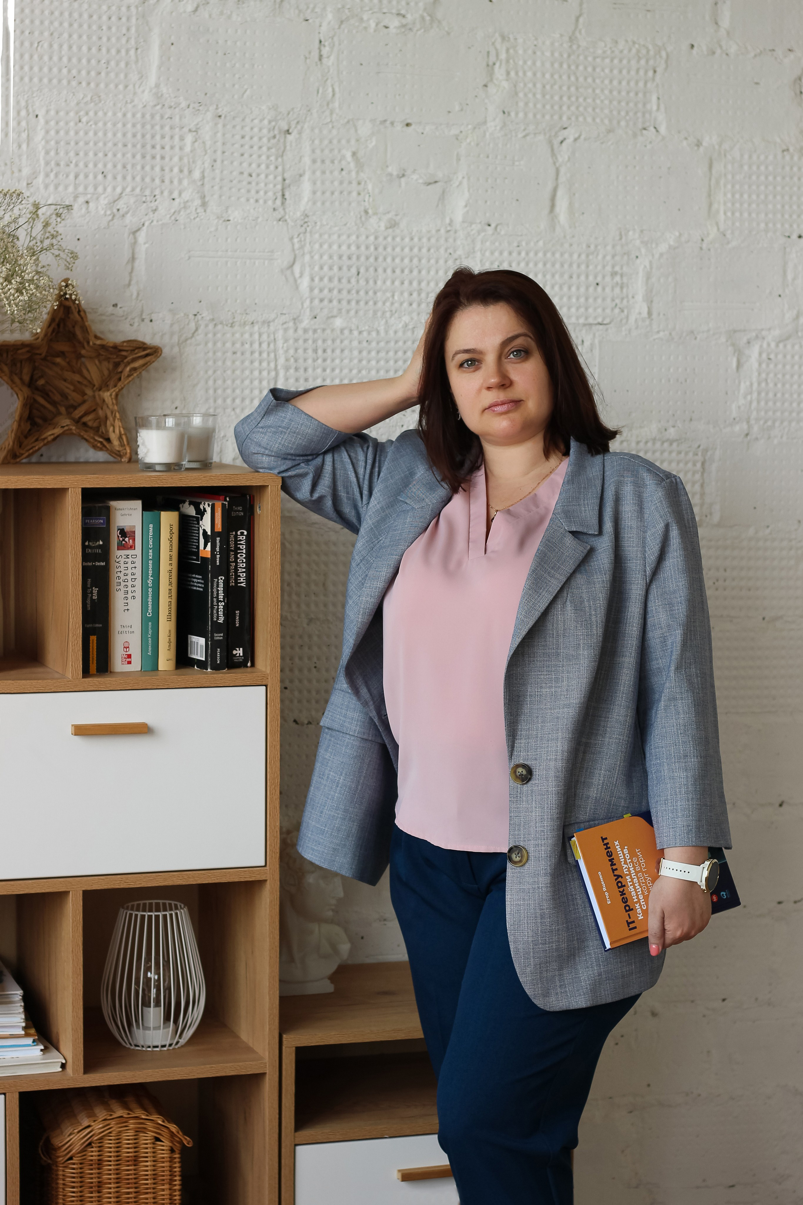 фотосессия в деловом стиле в студии Москва женская фотосессия в деловом стиле в фотостудии профессиональная фотосессия в студии  бизнес фотосессия в студии  контент для эксперта профессиональная фотосессия для руководителя Бизнес фотосессия в Москве Бизнес фотосессия в деловом стиле для девушки фотосессия для резюме портретная фотосессия для девушки деловое фото деловой портрет для девушки имиджевая съемка бизнес фотосессия в студии бизнес фотосессия в Москве деловая фотосессия в Балашихе Контент фотосессия в Балашихе стильная фотосессия профессиональная фотосессия в Балашихе