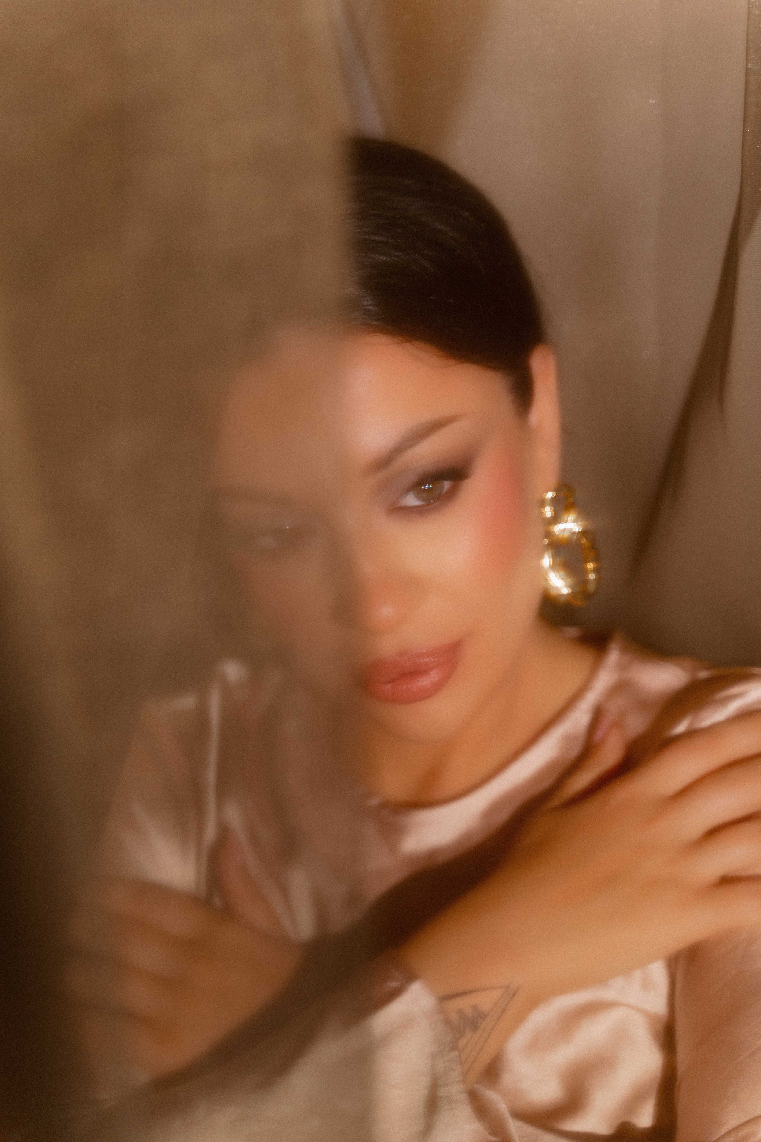 Анна в номере отеля. Фотограф и видеограф в Москве и Абу Даби Мария Кулагина