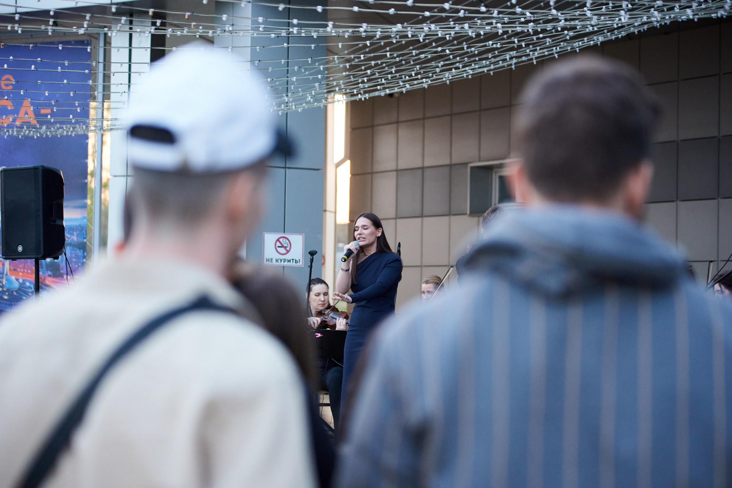 Репортаж: Музыкальная школа Виртуозы в Ночь музеев у планетария. Репортажный и женский фотограф в Новосибирске