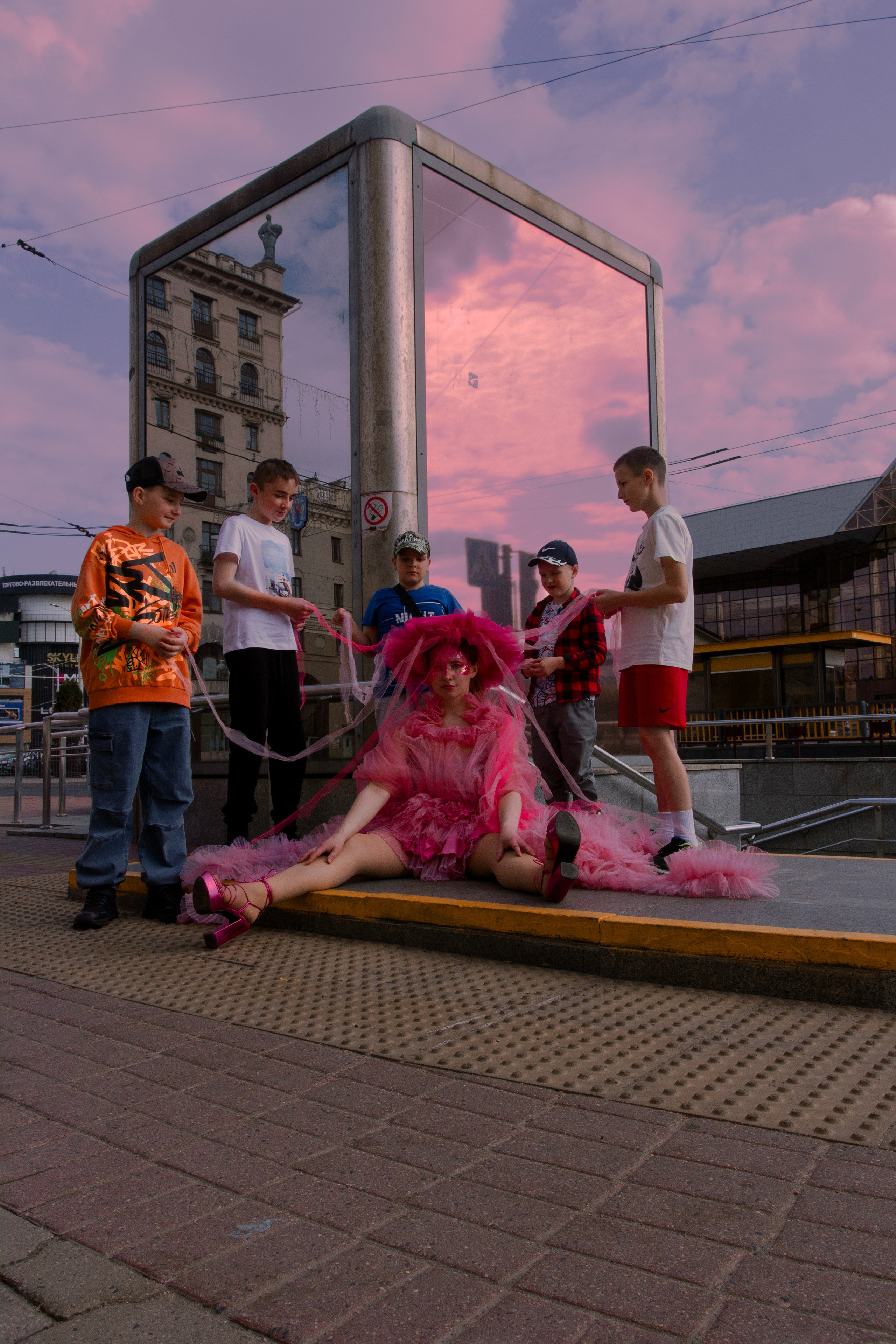 Яркая медуза врывается в май