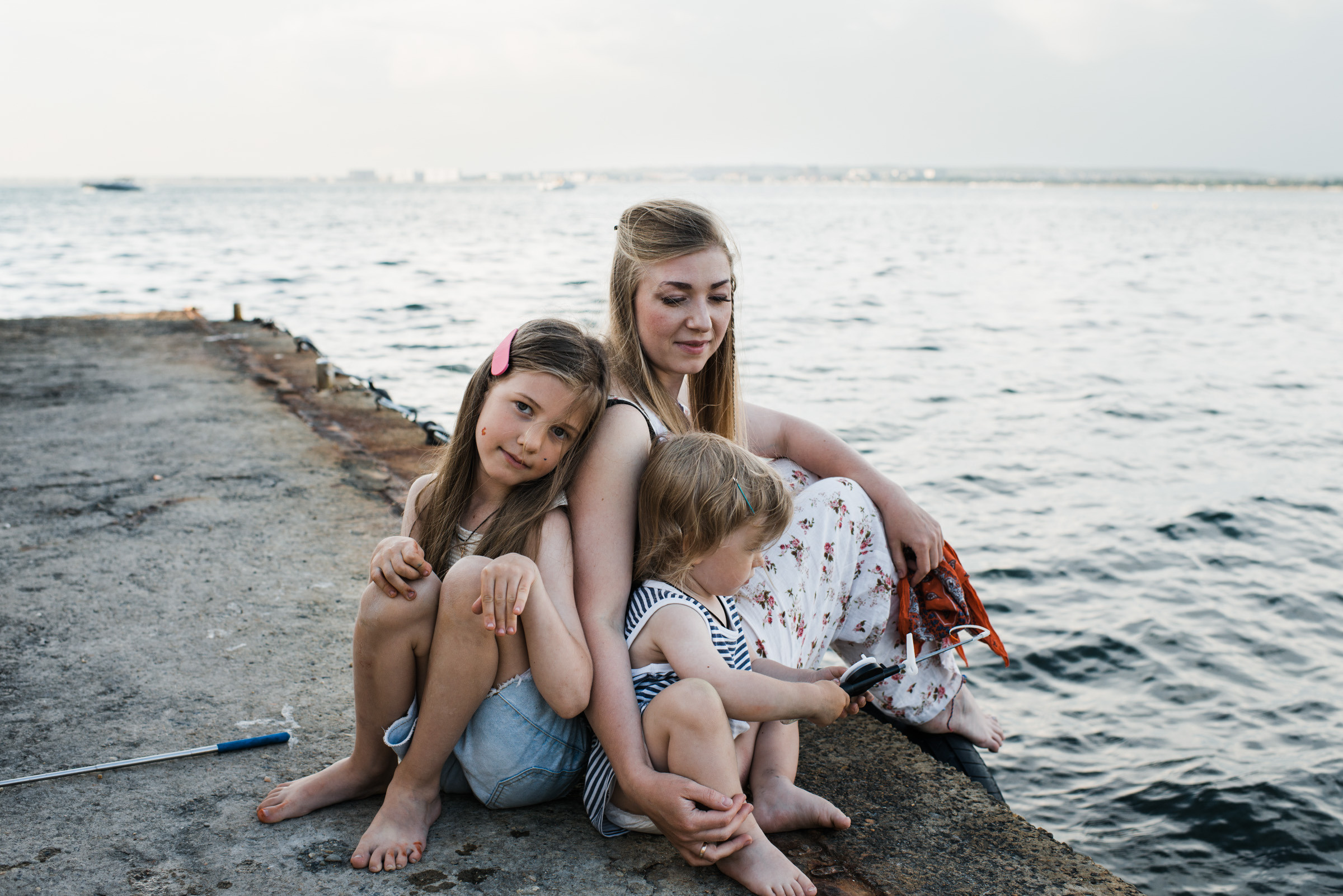 Берег лета // Лина_Саша_Вася. Фотограф Алутера Ирина