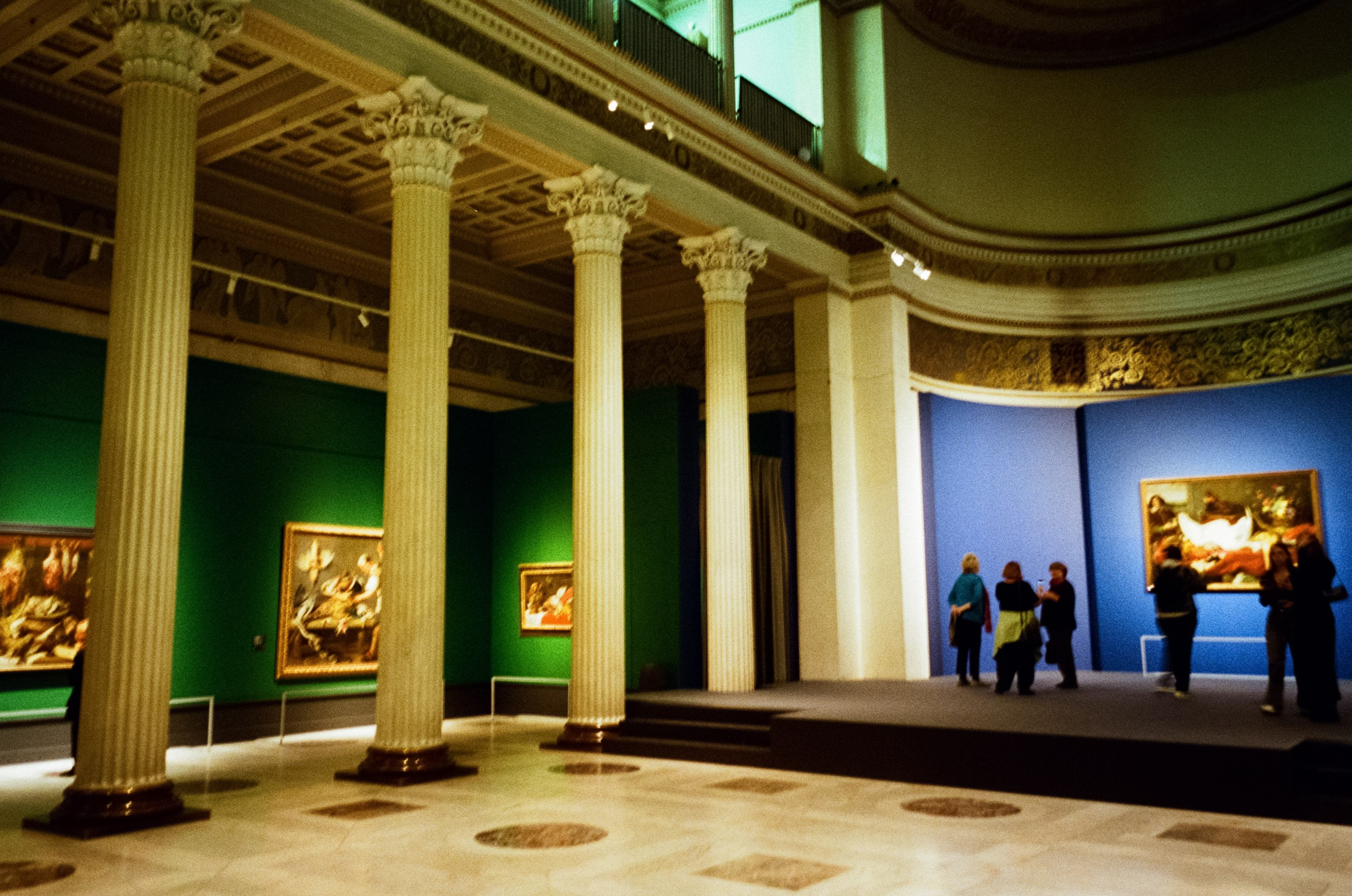 Осенние традиции. Пушкинский музей, театр Моссовета и концерт Розенбаума. Фотограф-документалист Мария Осокина