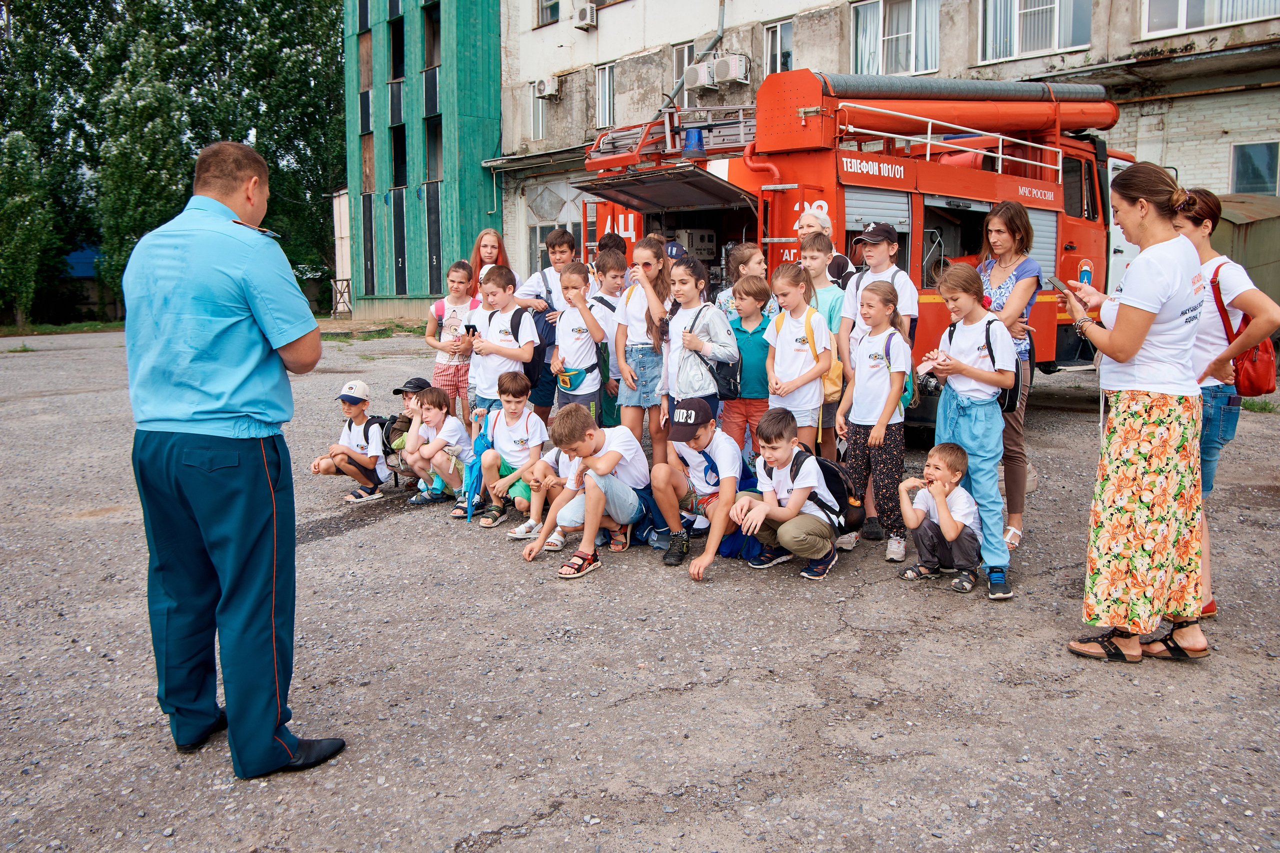 Детский лагерь ДЮНА. Поход в «Пожарно-спасательную часть № 22». Фотограф Таганрог Анна Трайжон