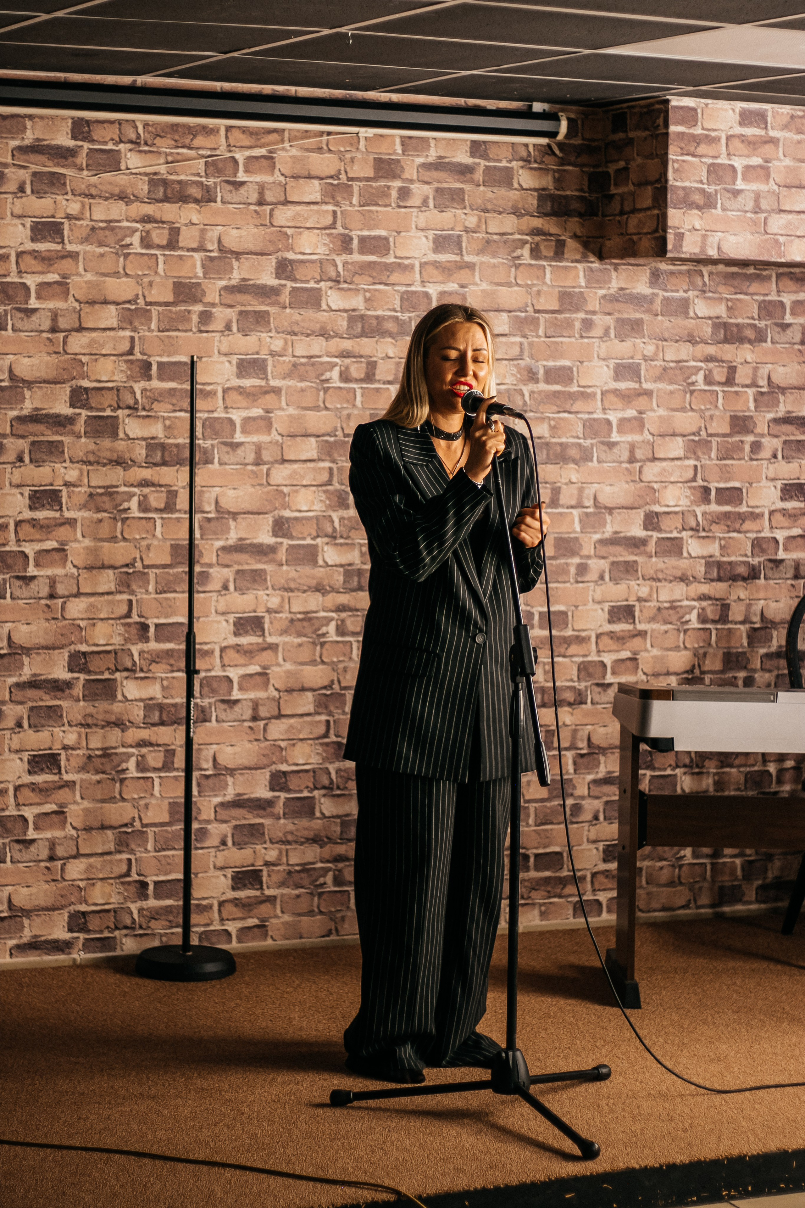 Отчетный концерт студентов вокального тренера Ксении Юрецкой 21.10.2023. Свадебный и семейный фотограф в Нижневартовске Татьяна Мартынова