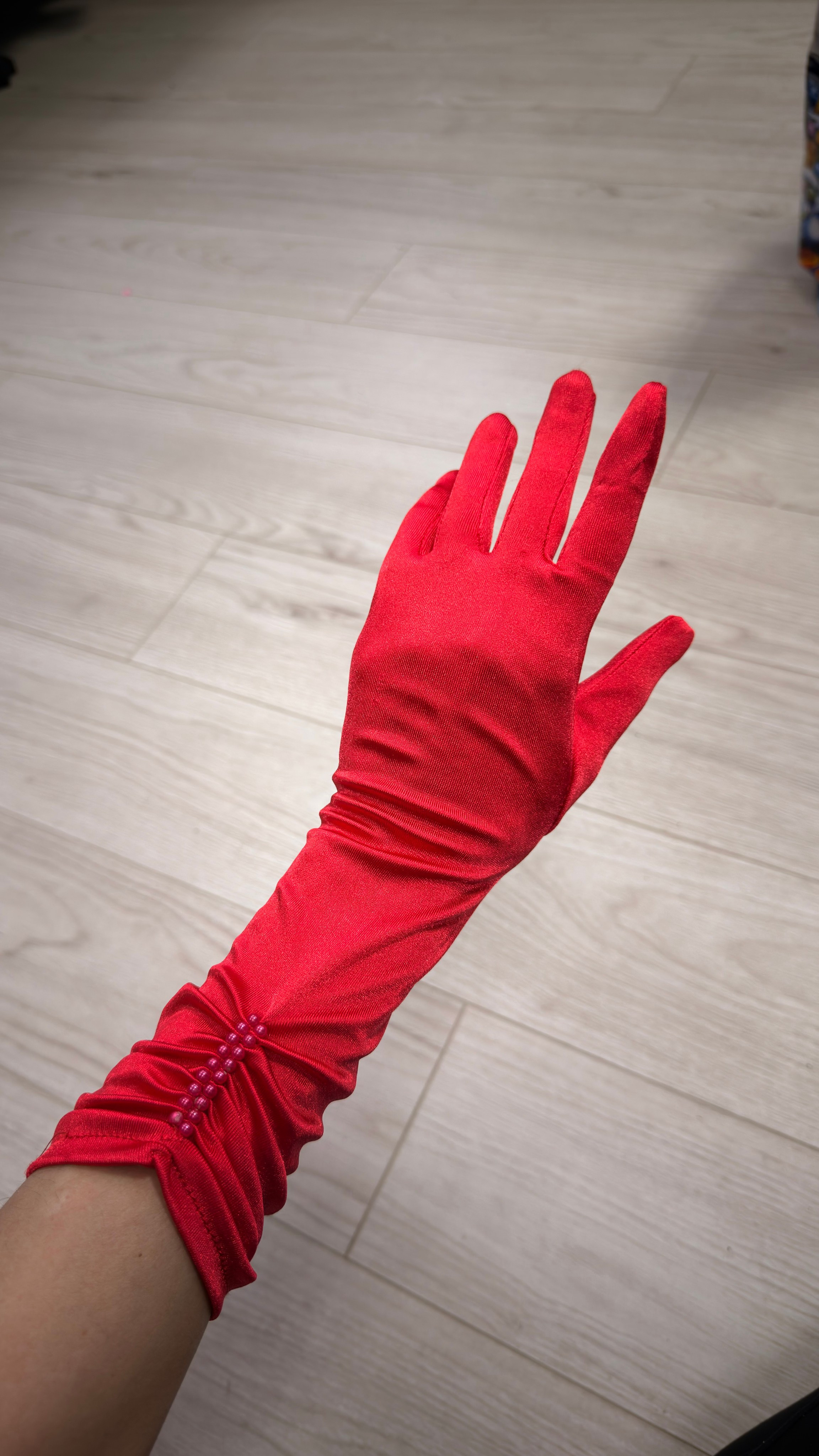 Перчатки в аренду. Аренда костюмов, платьев и реквизита для фотосессий на Камчатке