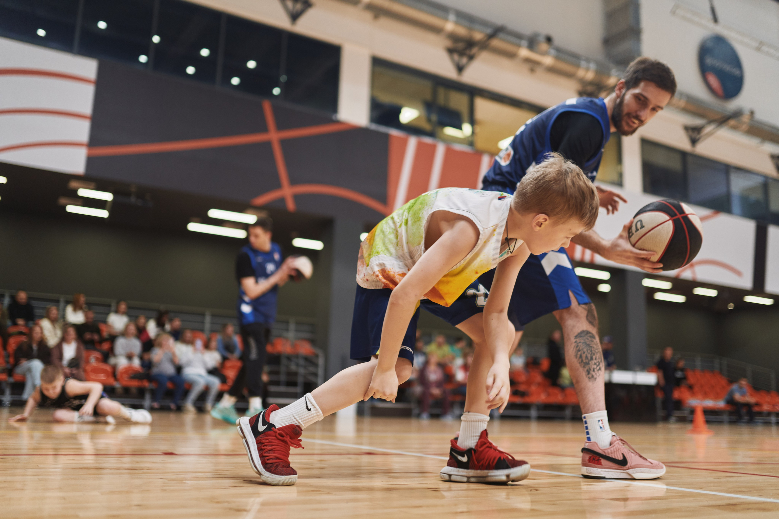 Новогодний баскетбол 2025. Детская лига. Евгений Бреча. Коммерческий и бэкстейдж фотограф в Москве