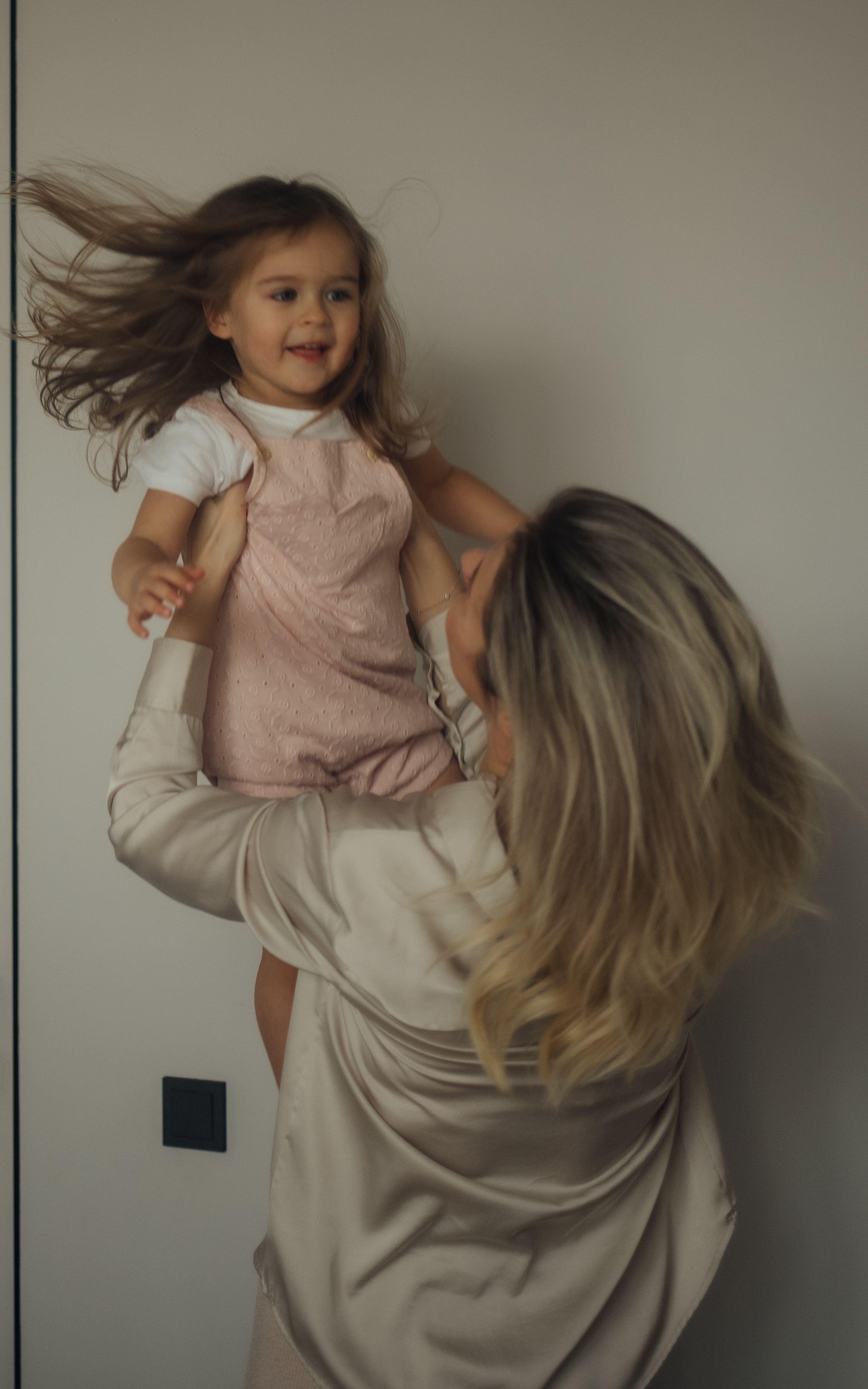 Всем привет! Меня зовут Евгения Попова и я семейный фотограф в Москве