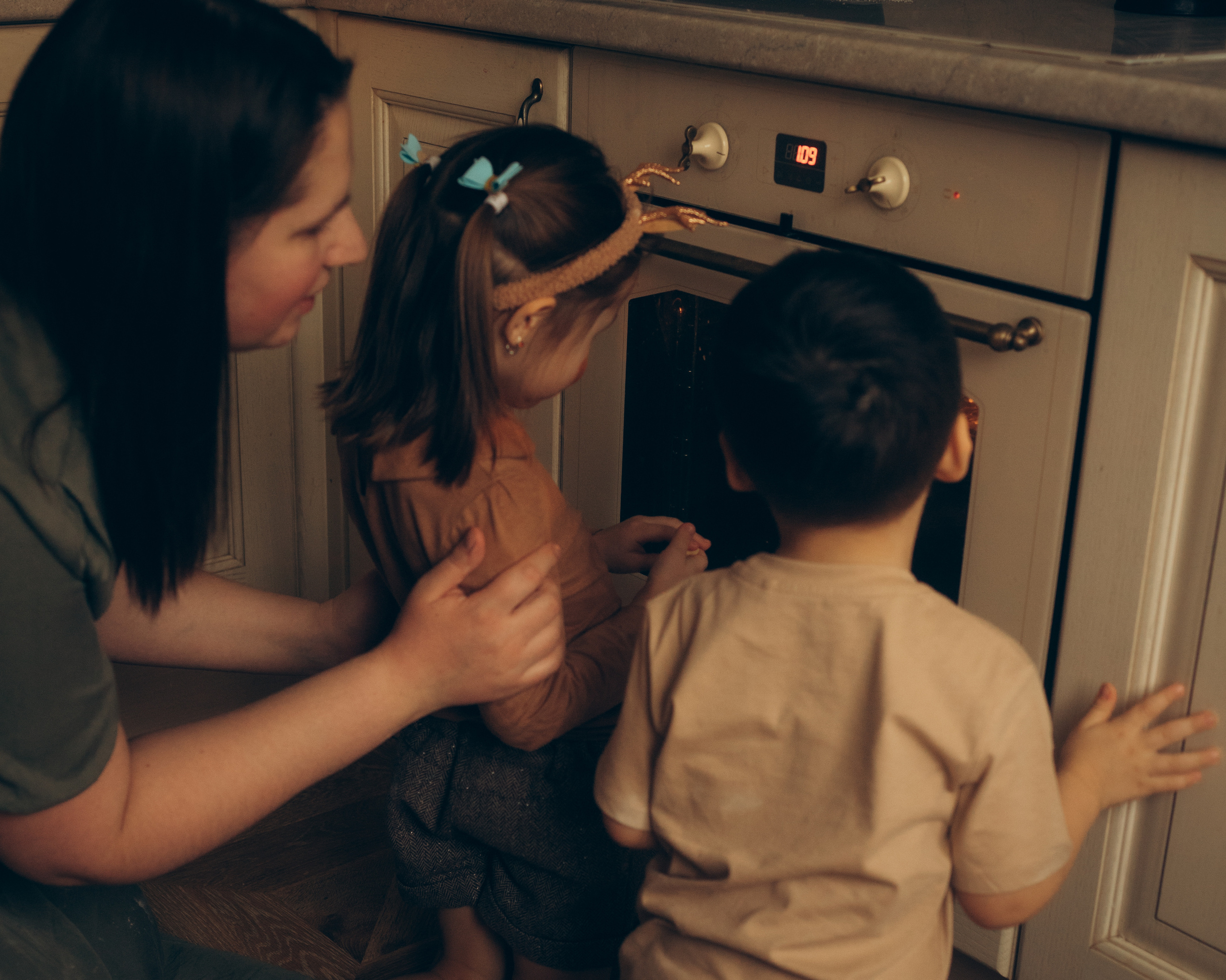 Всем привет! Меня зовут Евгения Попова и я семейный фотограф в Москве