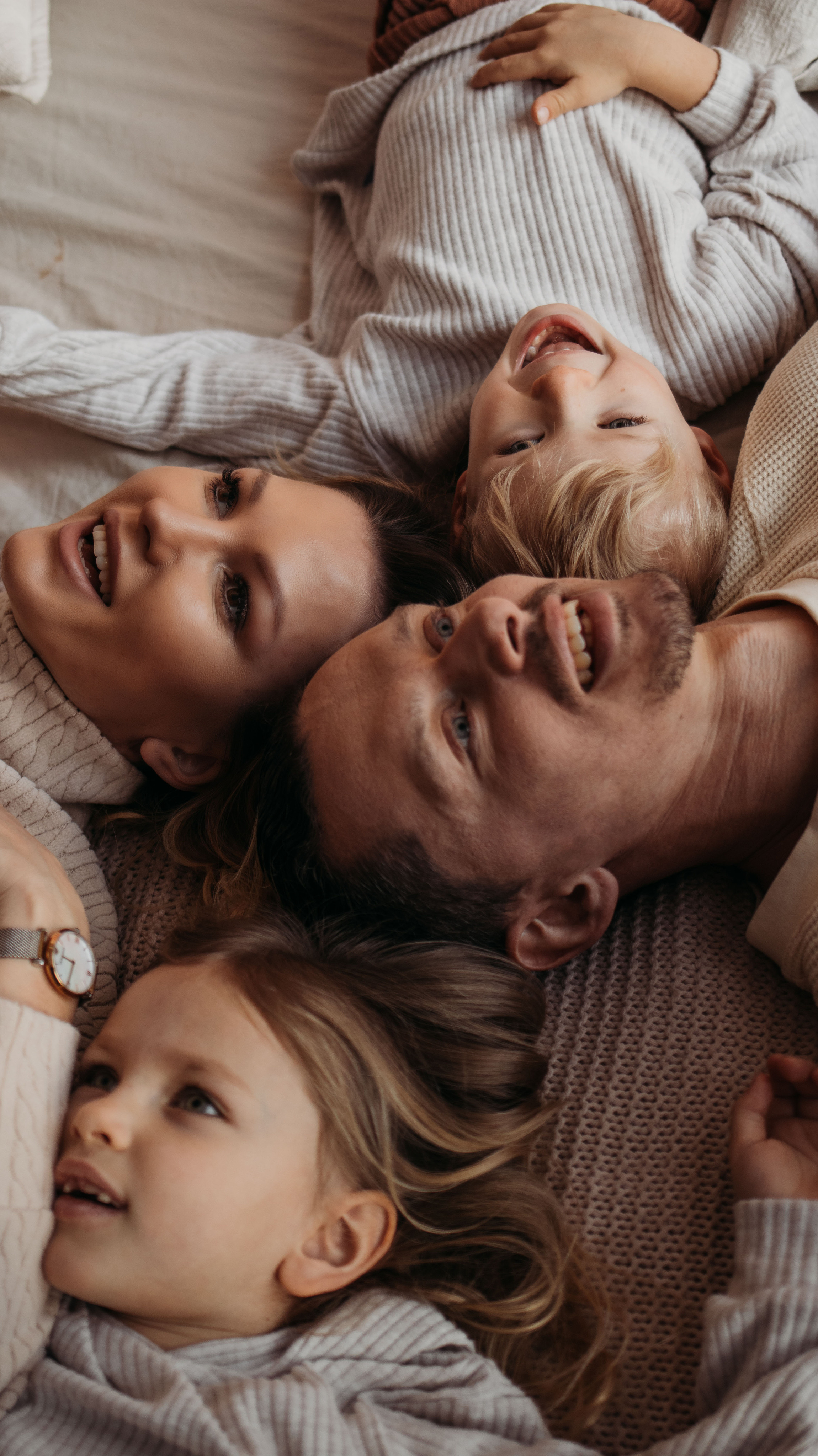 Всем привет! Меня зовут Евгения Попова и я семейный фотограф в Москве