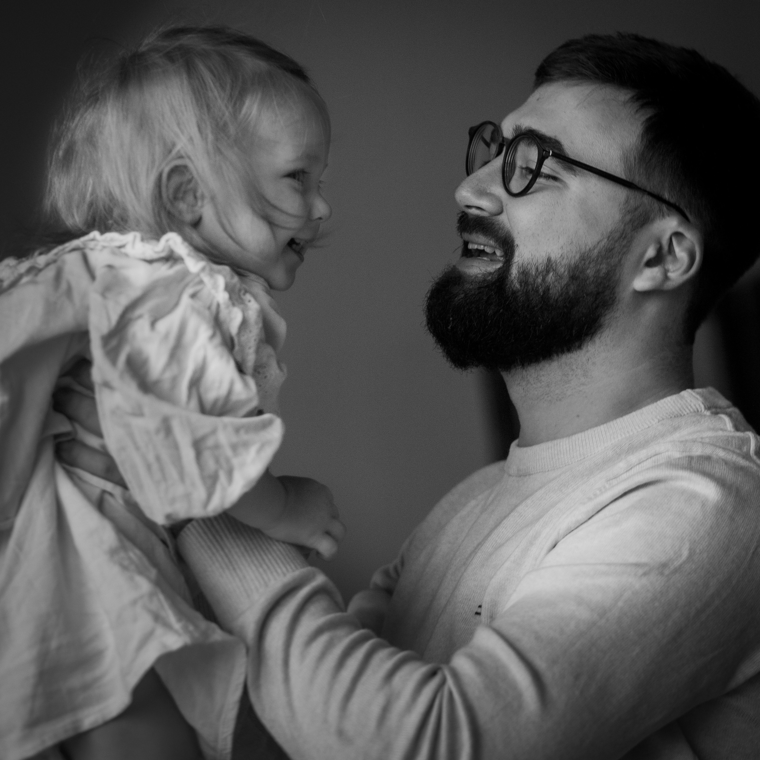 Всем привет! Меня зовут Евгения Попова и я семейный фотограф в Москве