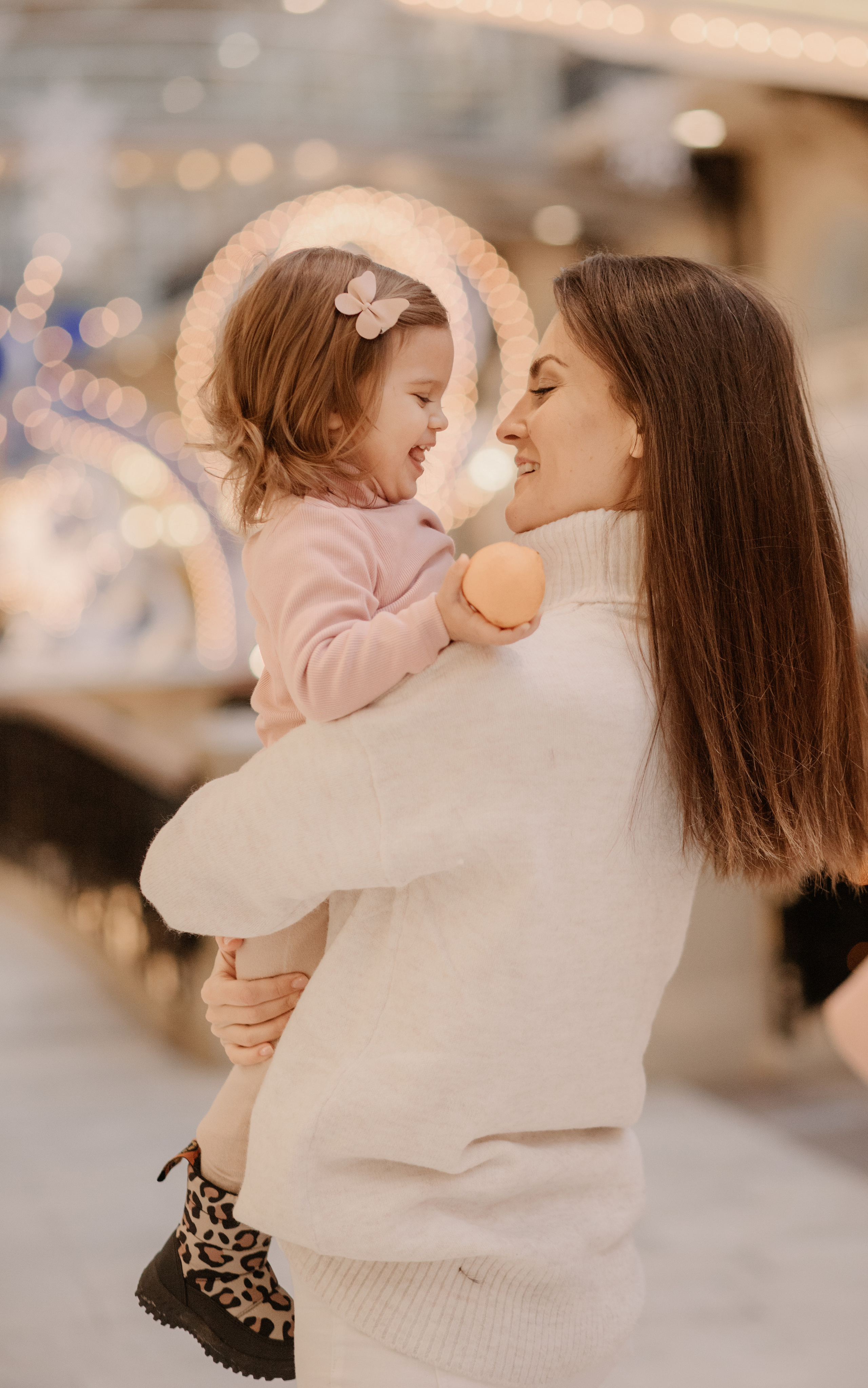 Всем привет! Меня зовут Евгения Попова и я семейный фотограф в Москве