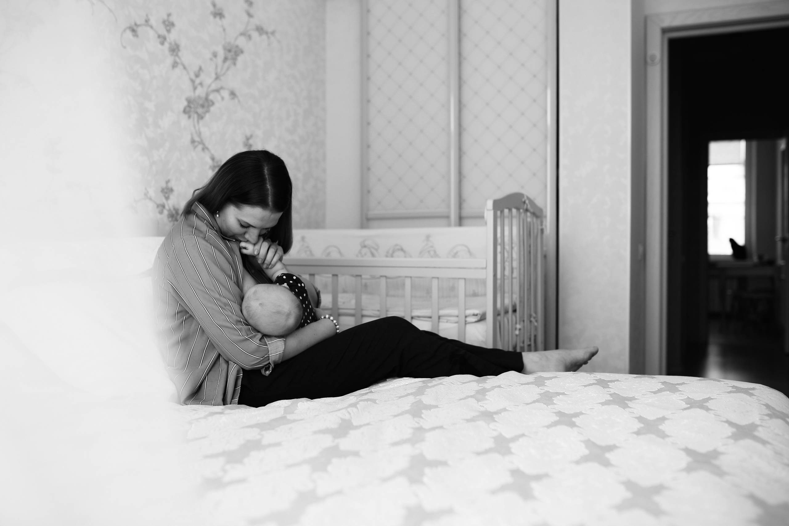 Самые нежные моменты мамы и её малышки.