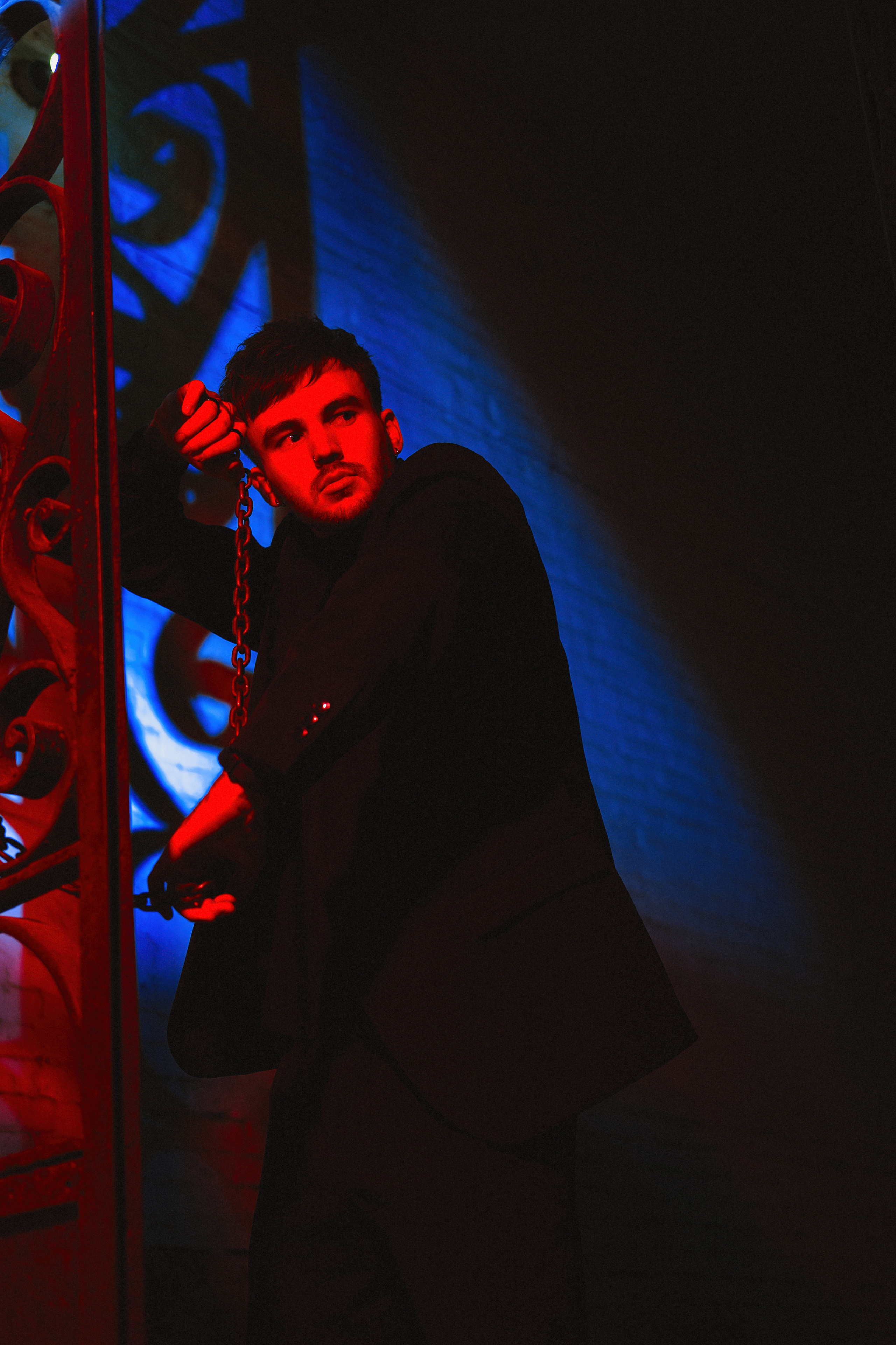 На стиле 90х. Бизнес, мужской фотограф в Краснодаре | Аксёнов Алексей Владимирович