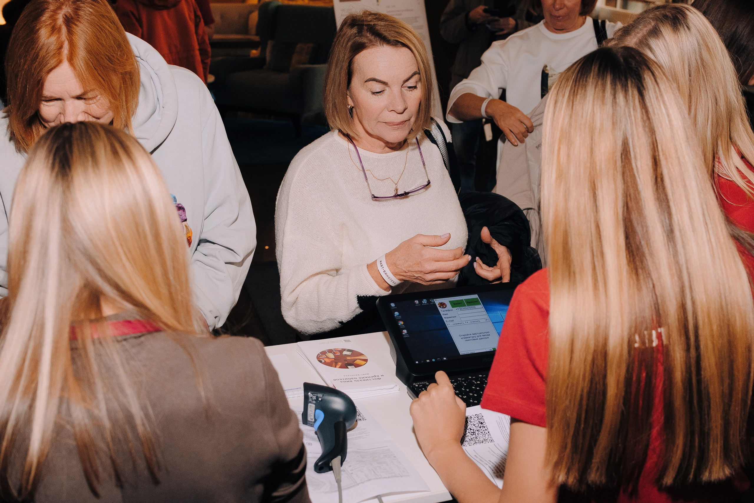 ФЕСТИВАЛЬ ВИНА И КРЕПКИХ НАПИТКОВ МАВТ-ВИНОТЕКА. Репортажный фотограф Зуев Роман г. Челябинск