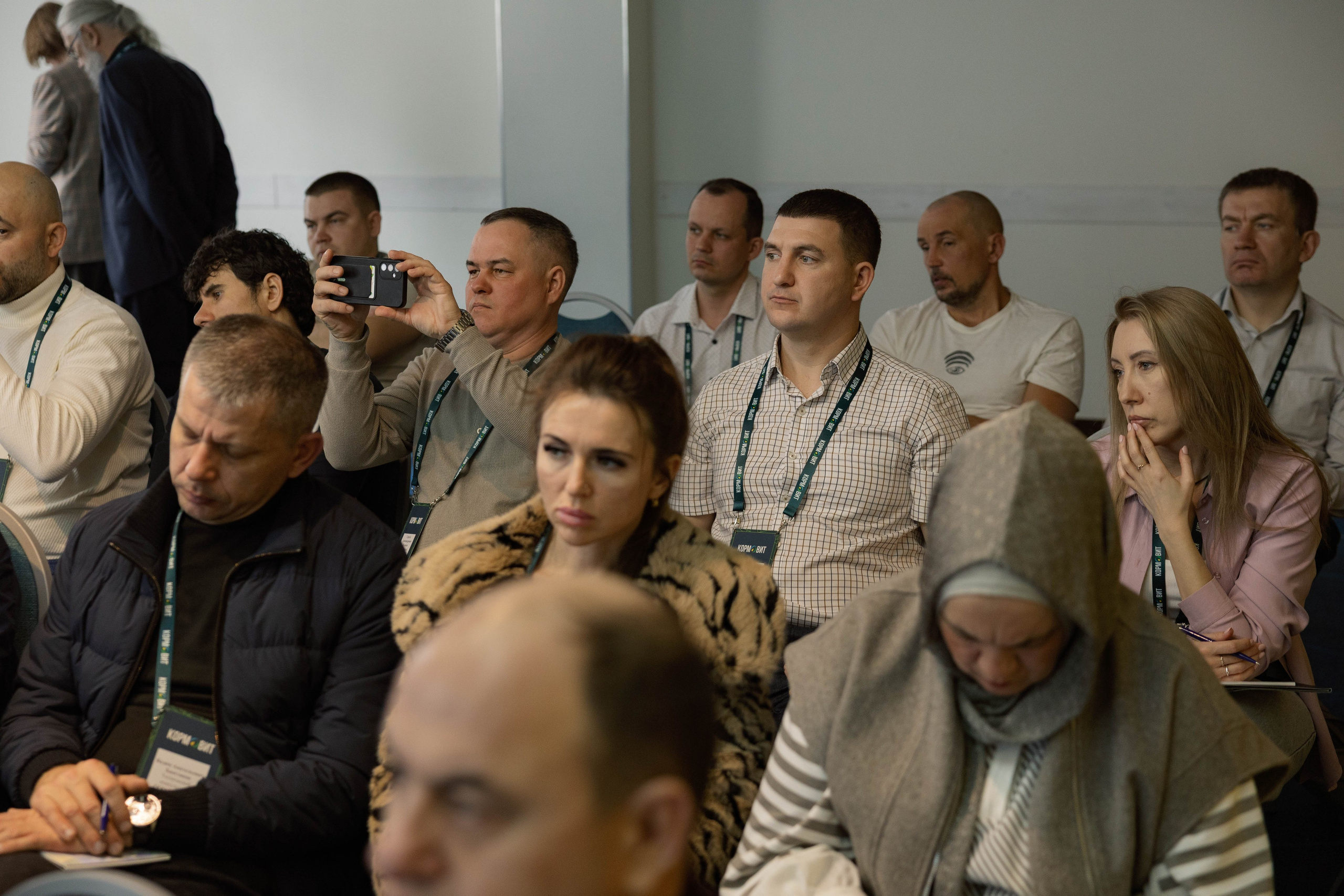 Конференция и ужи. Кормовит. Роза хутор. Фотограф Юсова Мария