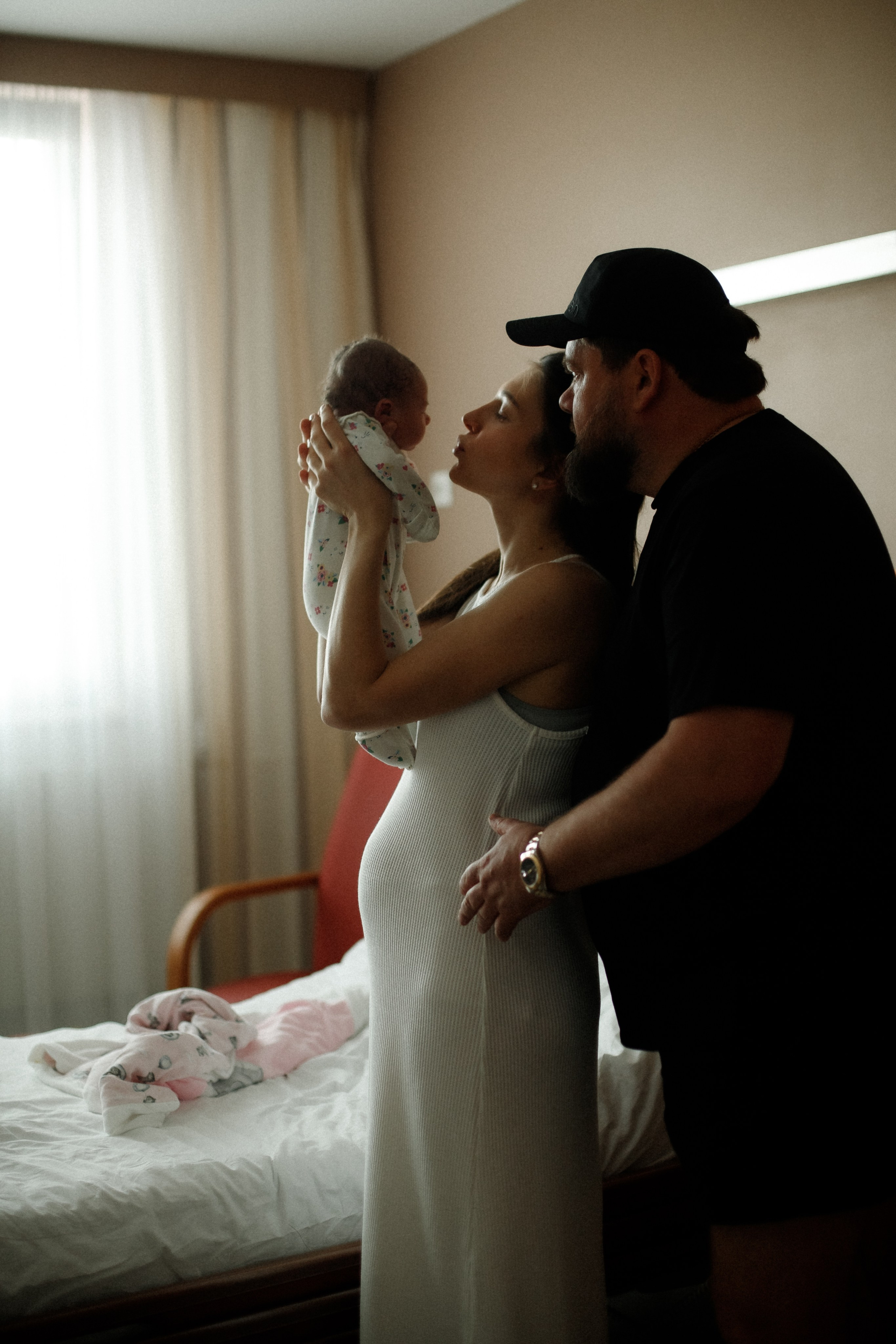 Фотосъемка выписки из роддома. Фотограф Карпачан Анастасия