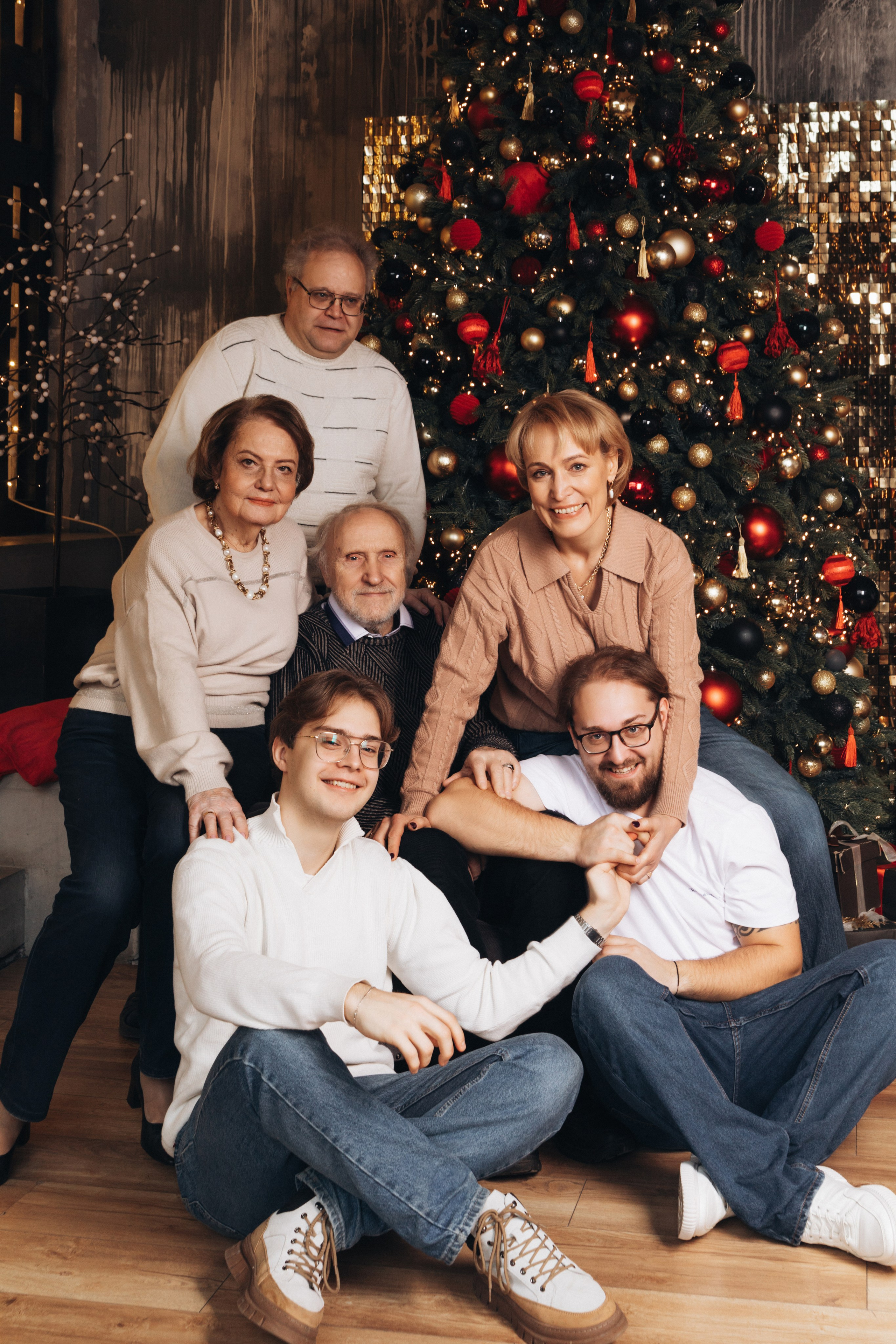 Классическая новогодняя фотосессия в студии у елки