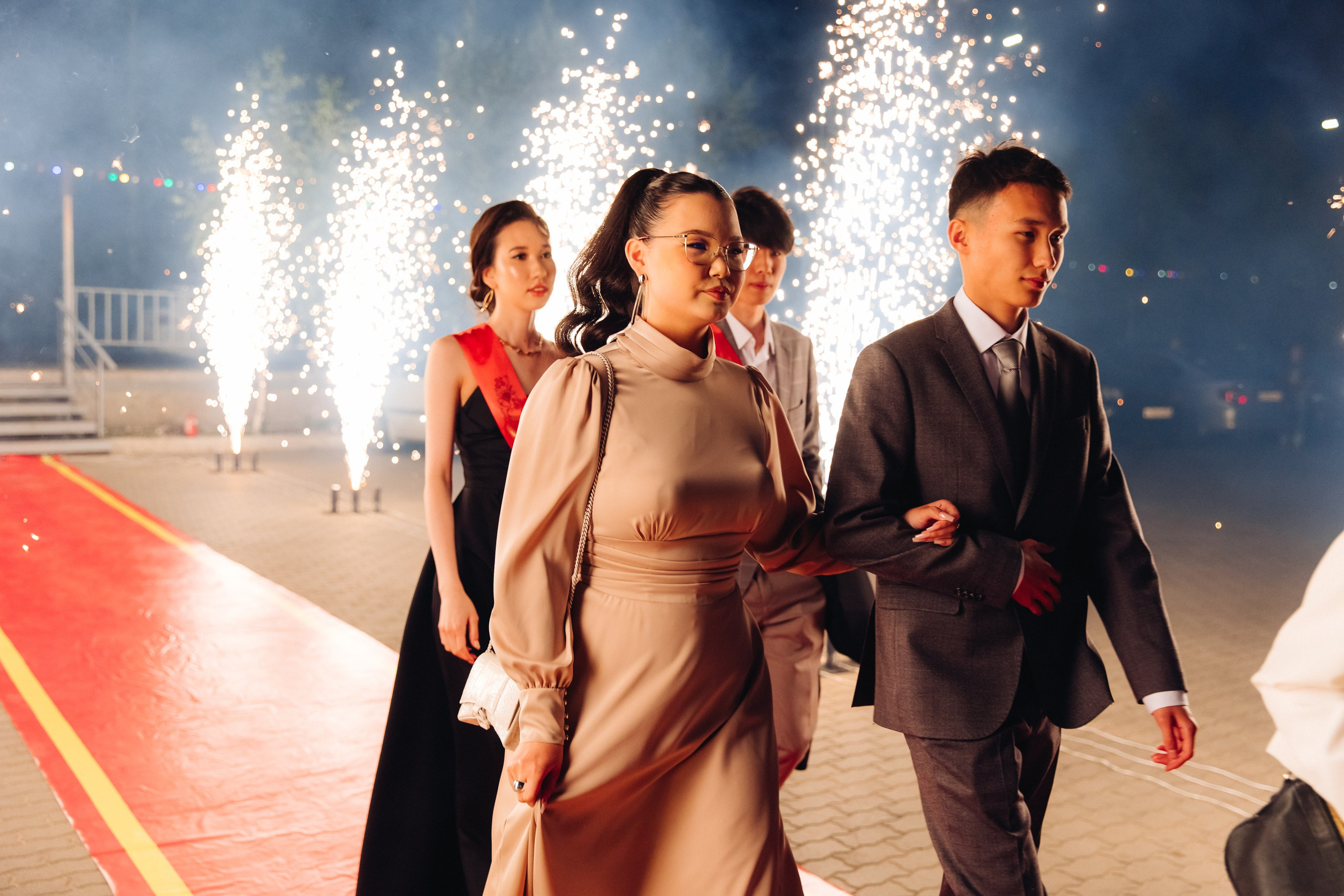 Выпускной вечер. 49 школа. Баран на корове. Свадебный и семейный фотограф в Улан-Удэ