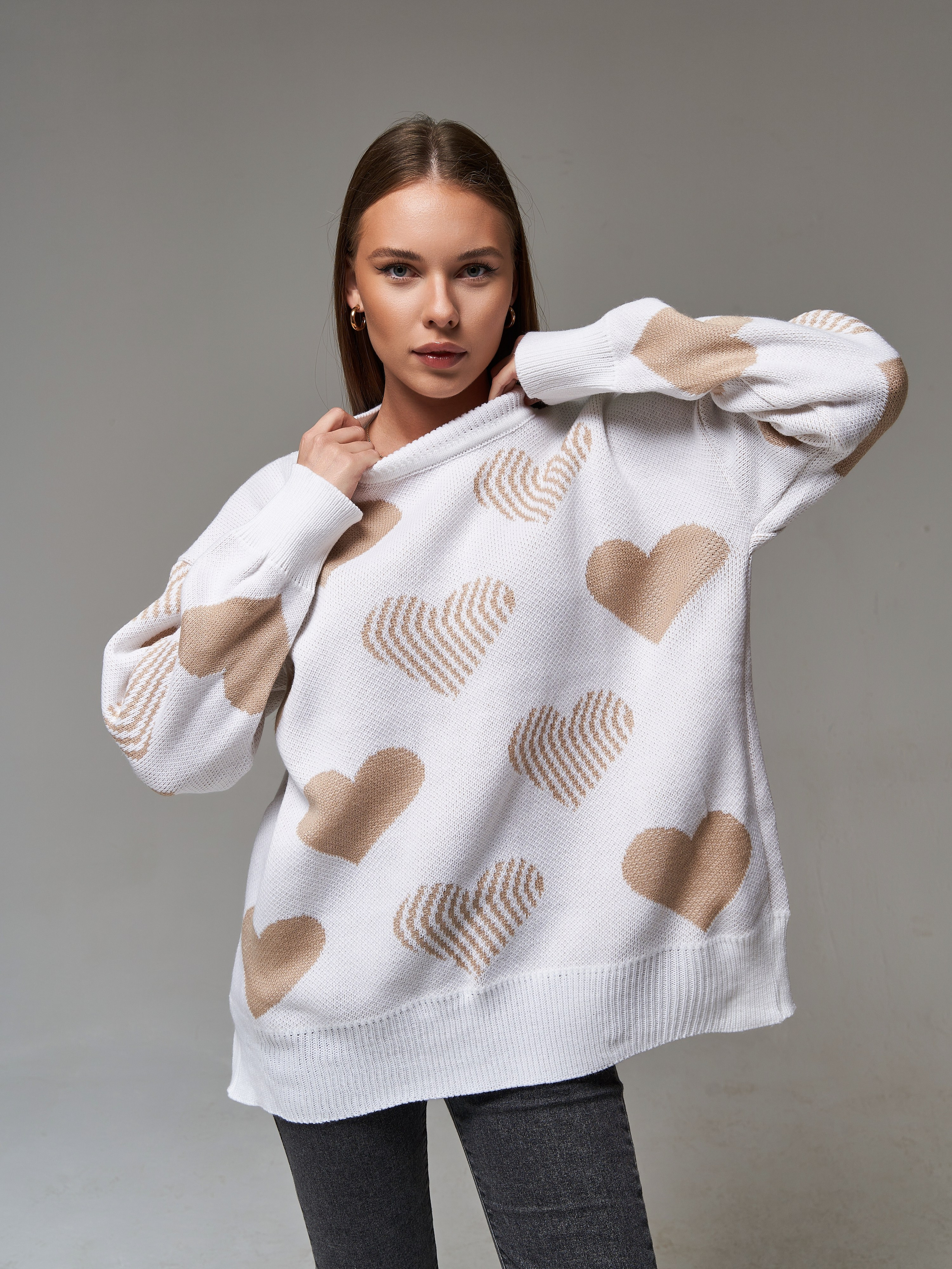 Женский свитер. Фотограф для маркетплейсов в Москве