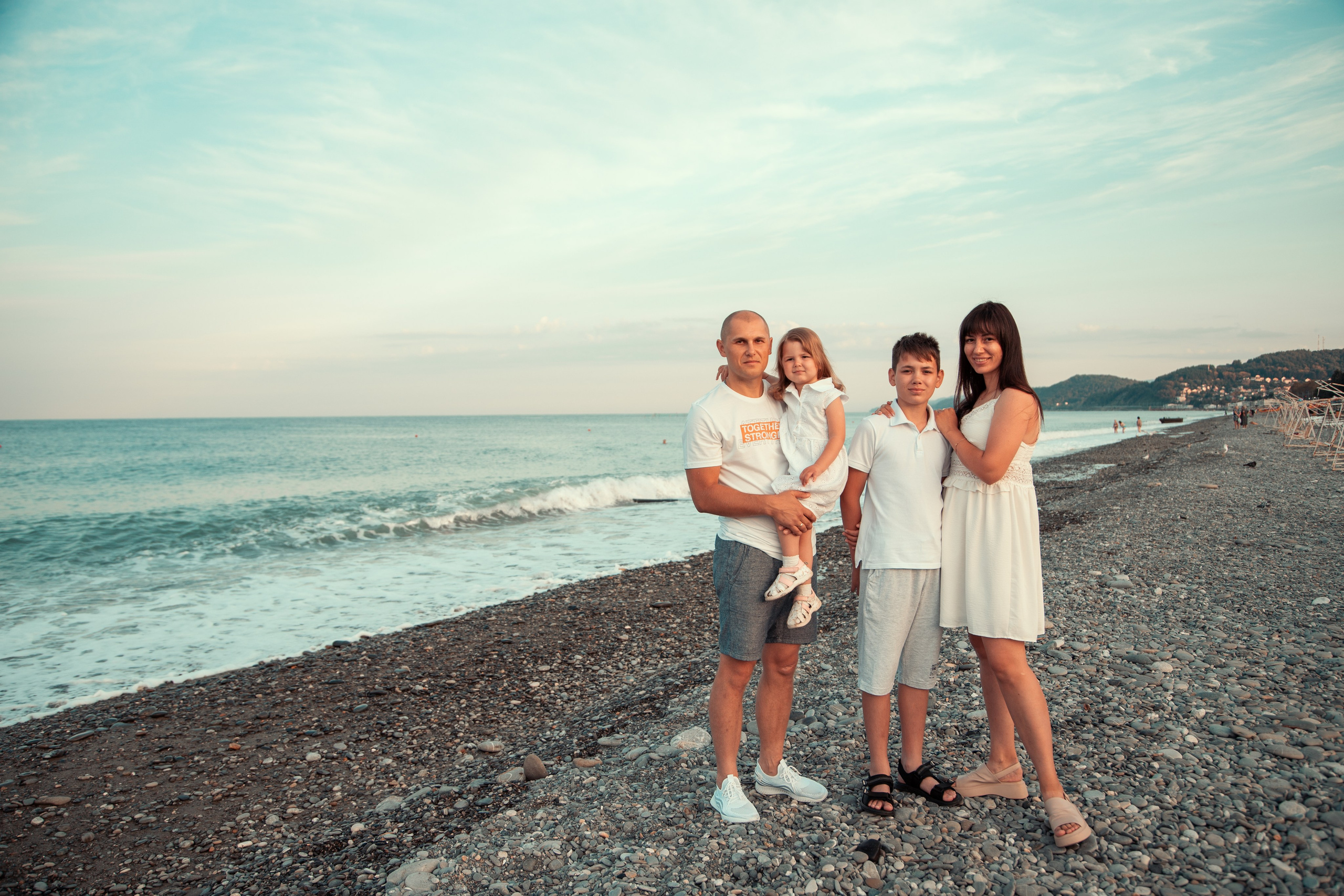 Завтрак у моря в Лоо на пляже «Горный Воздух». Семейный фотограф в Сочи, Лоо, Дагомысе, Вардане Кучумова Олеся
