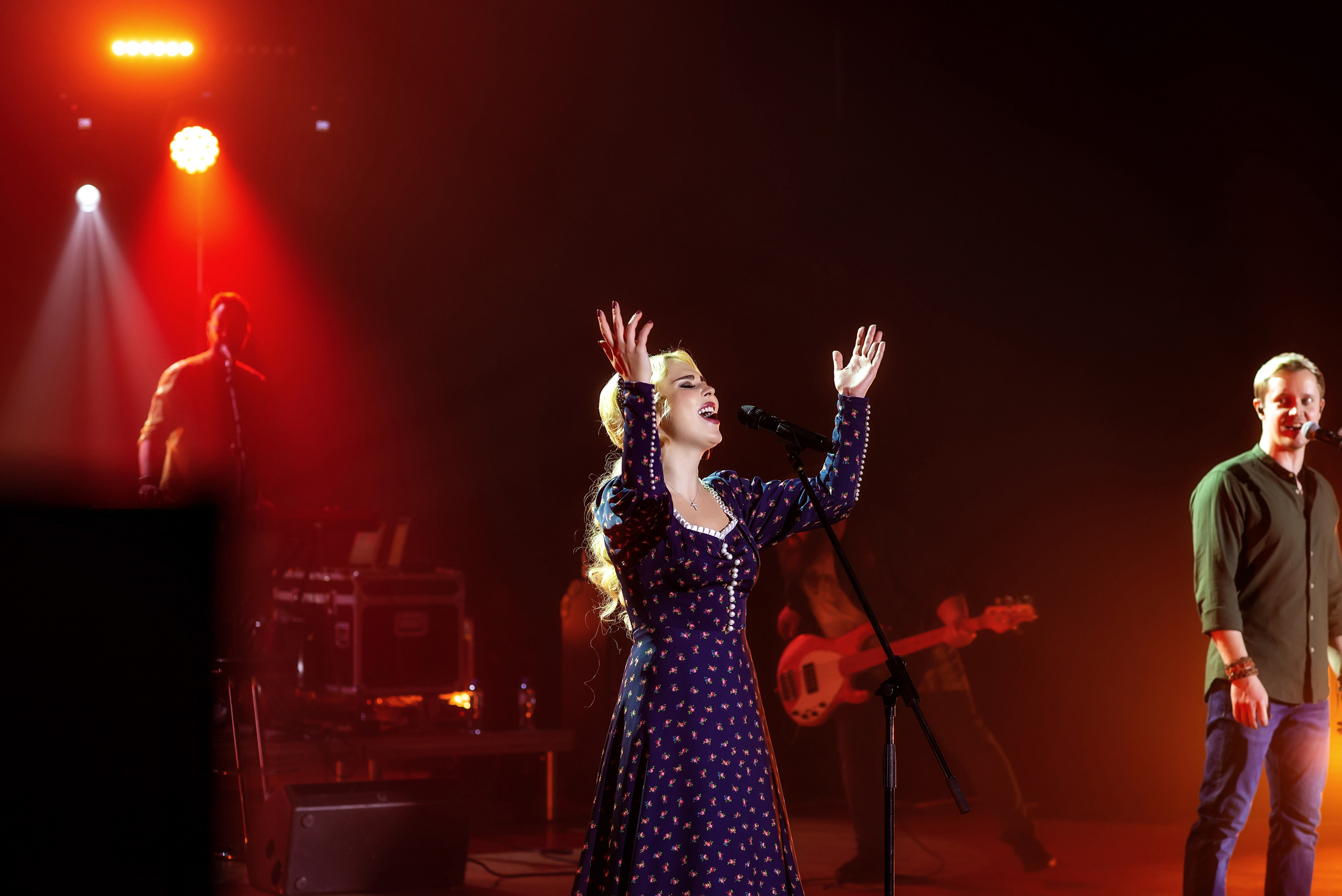 Концерт Пелагеи. Школьный, фэшн фотограф в Тюмени и в России Ирина Королева