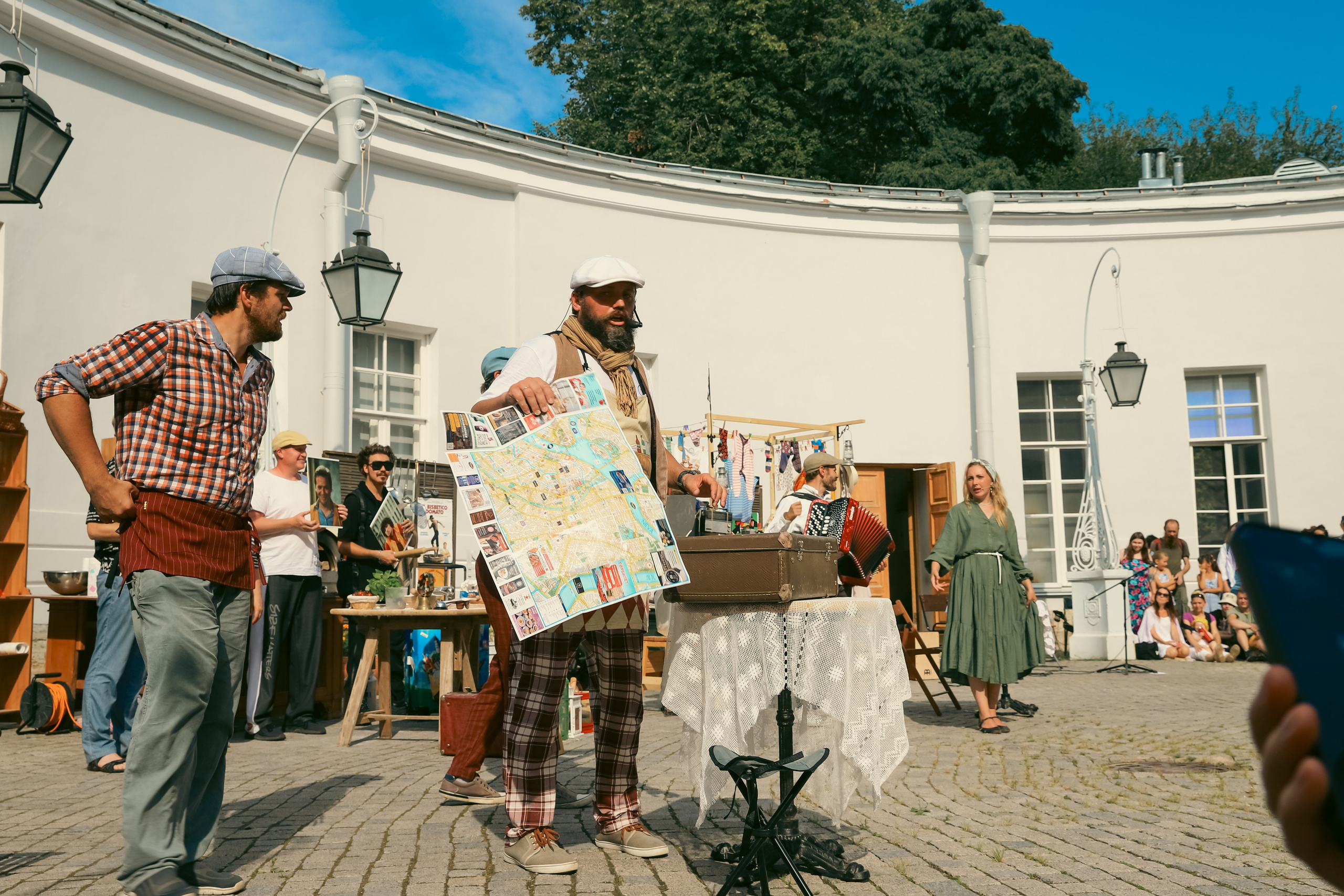 Театр Вкуса, Приключения итальянцев в России