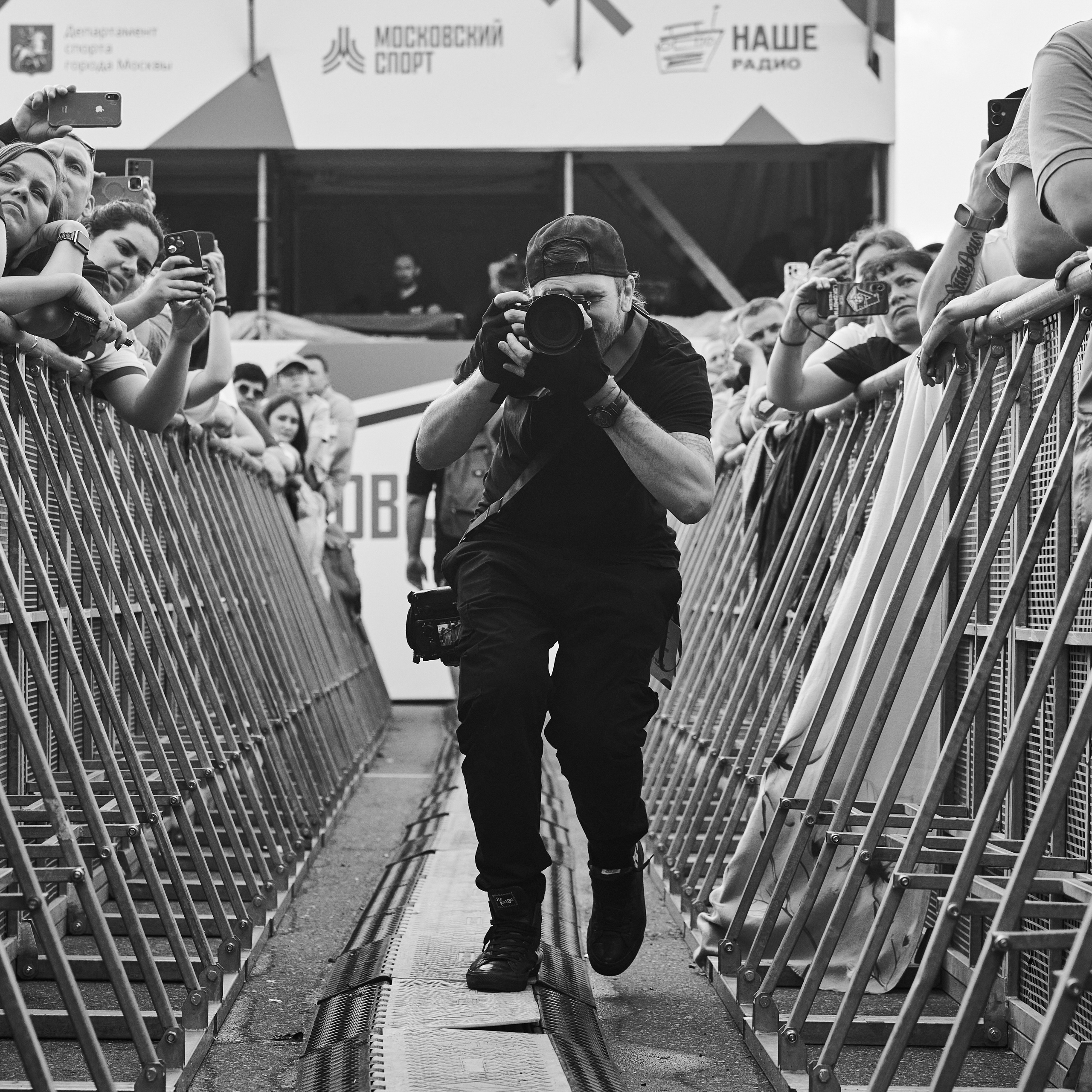 КОНТАКТЫ. Профессиональный фотограф и видеооператор Гладышев Даниил