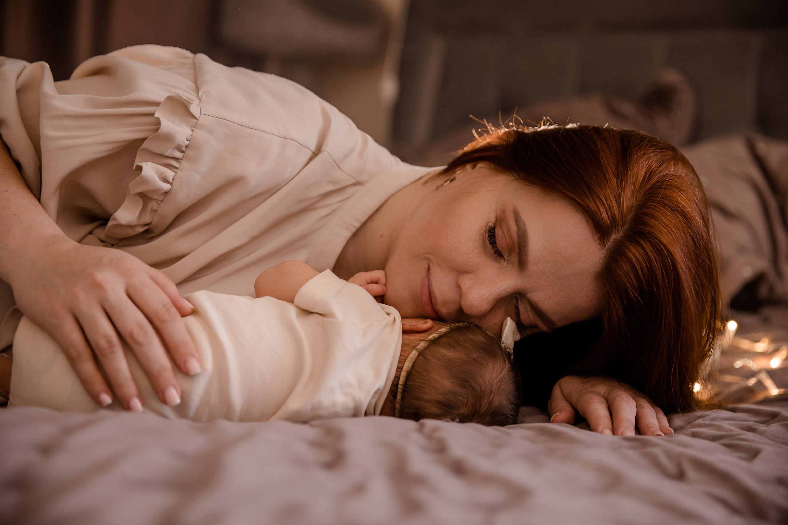 Новорожденная Ульяна в уюте дома. Семейный и детский фотограф в Москве Вера Ускова