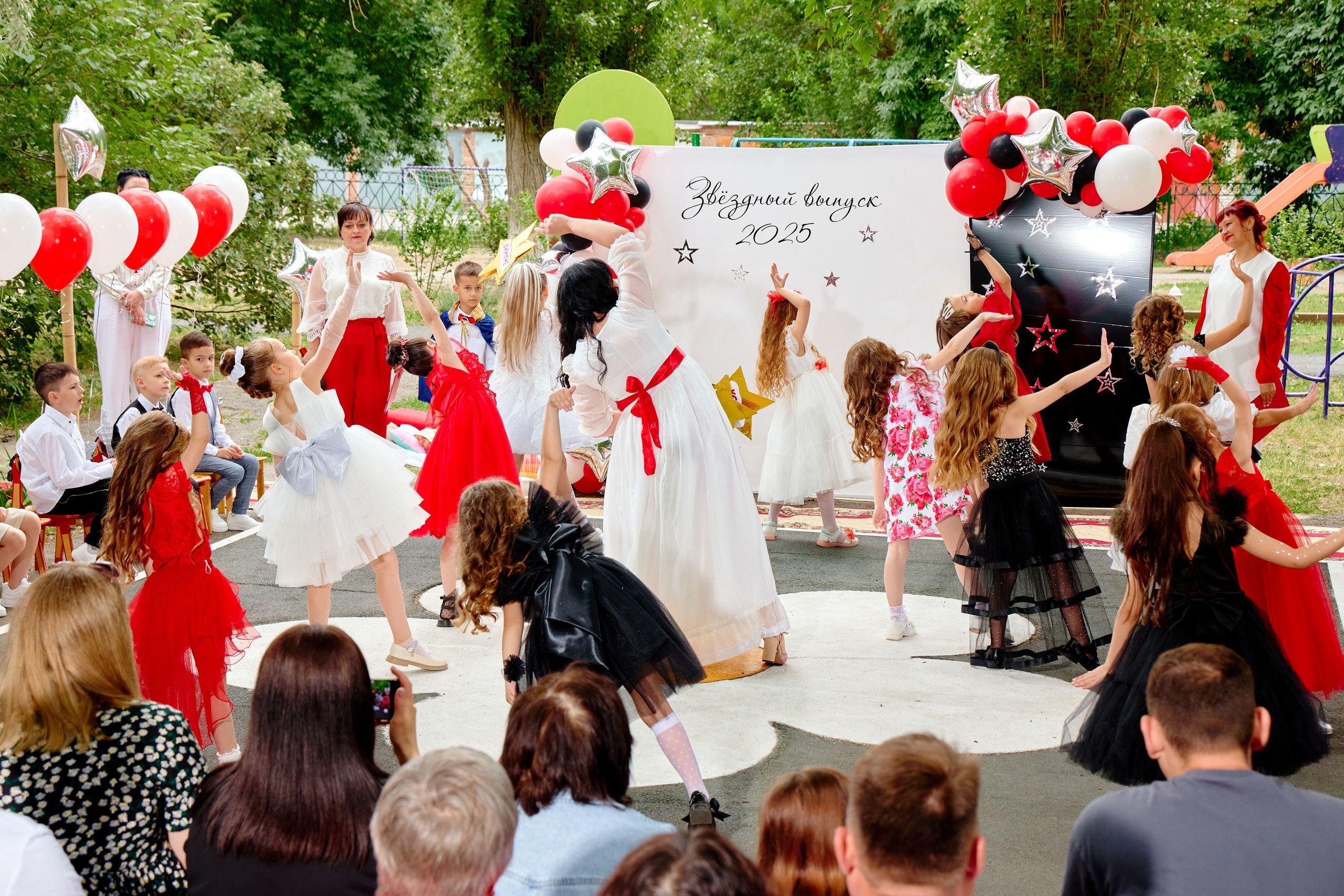 Выпускной 45 сад. Фотограф Выпускные альбомы Таганрог Сергей Коробченко