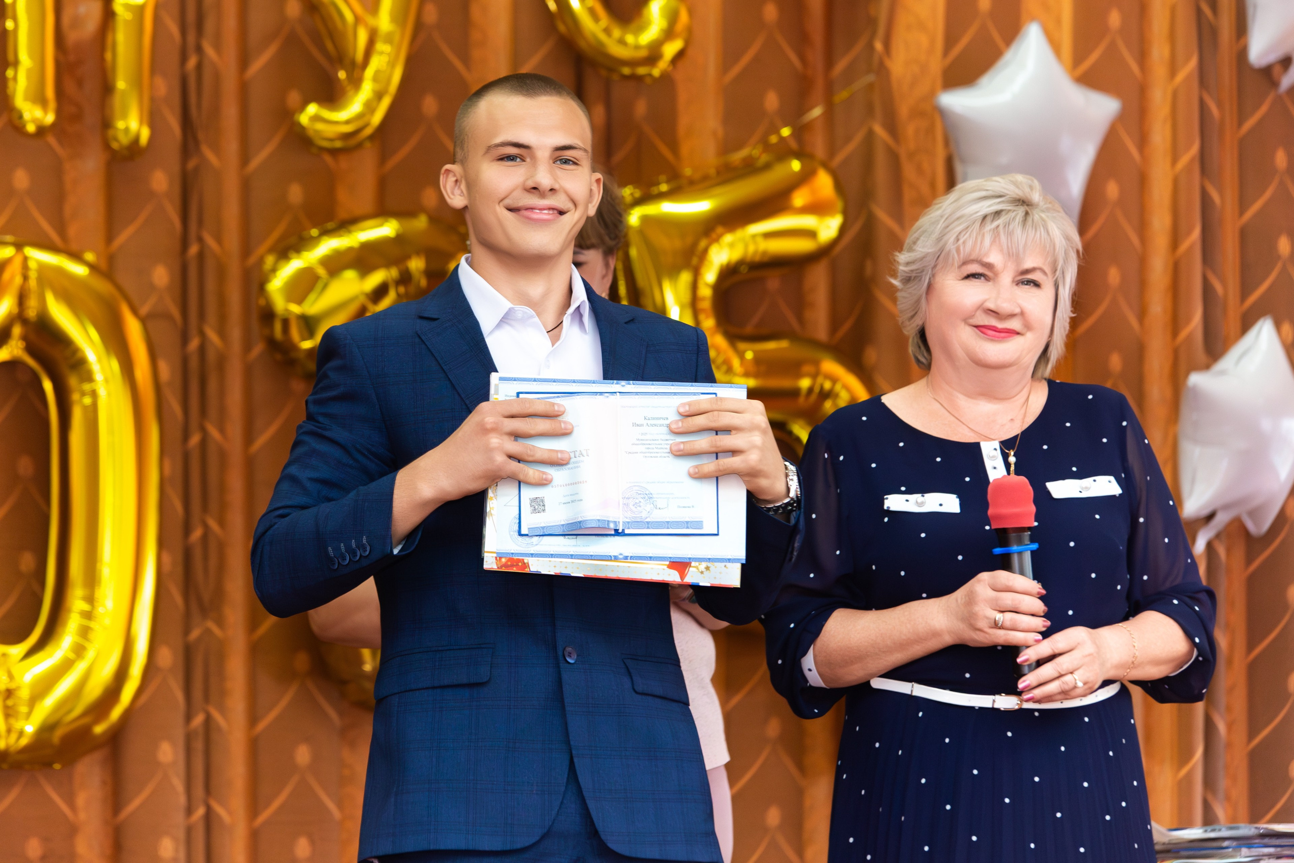 ВРУЧЕНИЕ ДИПЛОМОВ 2025 9 ШКОЛА Г.МЦЕНСК. Профессиональный фотограф в Мценске и Орловской области