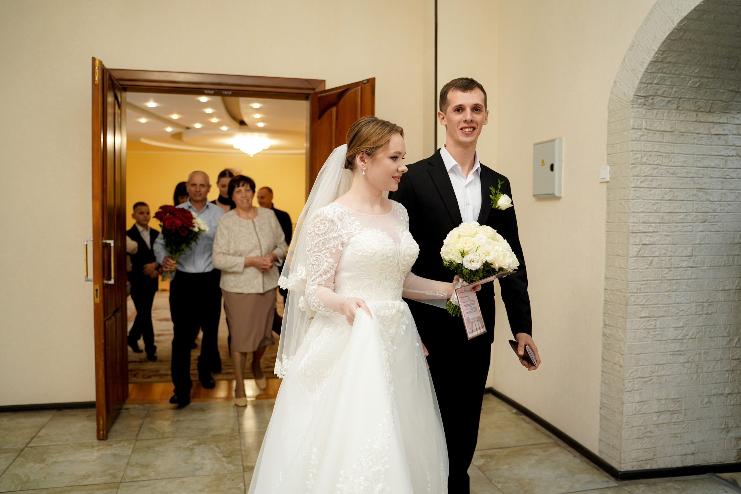 Свадебная фотосессия в ЗАГСе на Западном. Свадебный фотограф в Ростове-на-Дону. Таинство Крещения и Венчания, семейные фотосессии. Алёна Чёботова