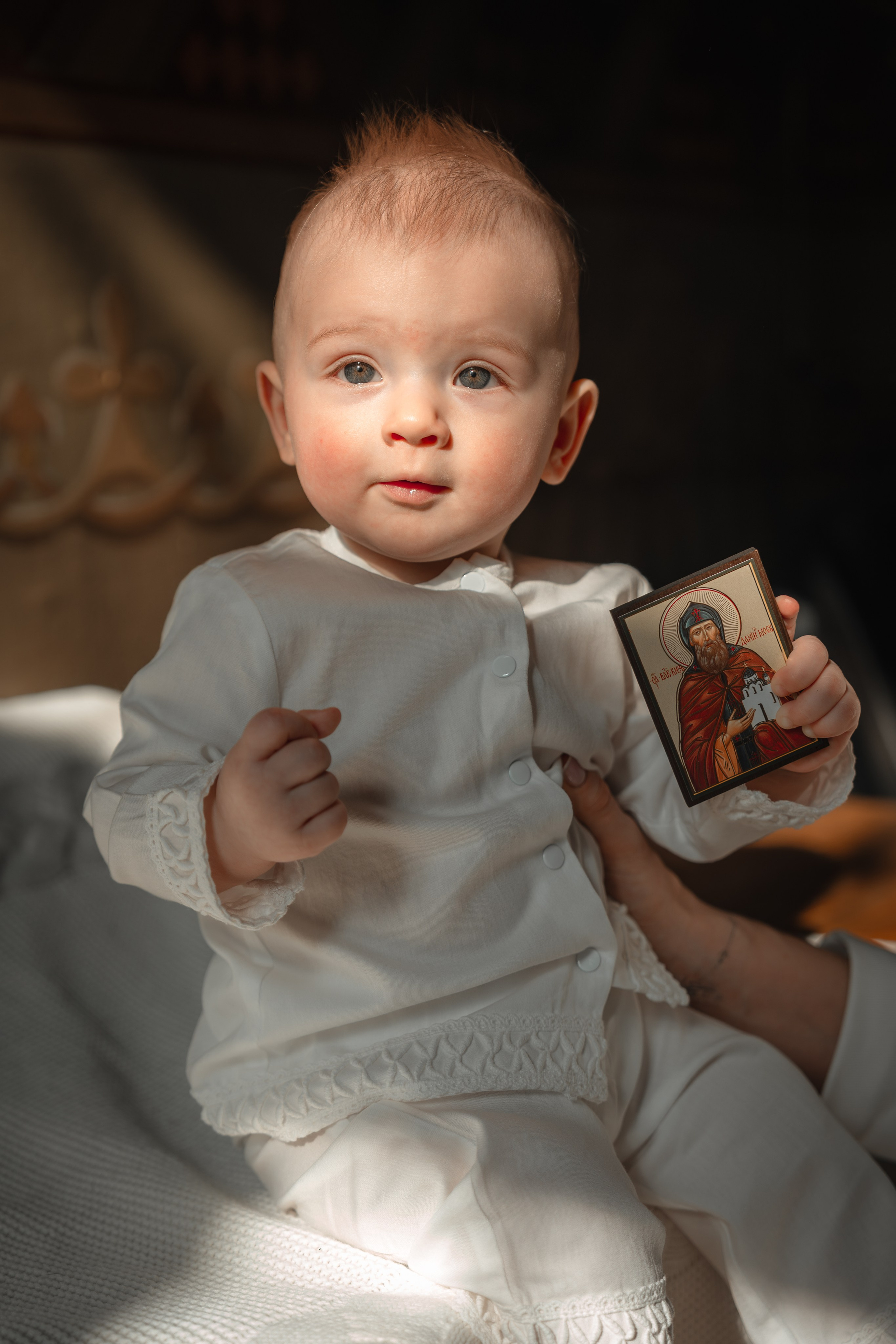 Крещение Анечки в Храме Покрова Богородицы в Филях. Фото- и видеосъёмка крещения и венчания. Фотограф на крещение Москва