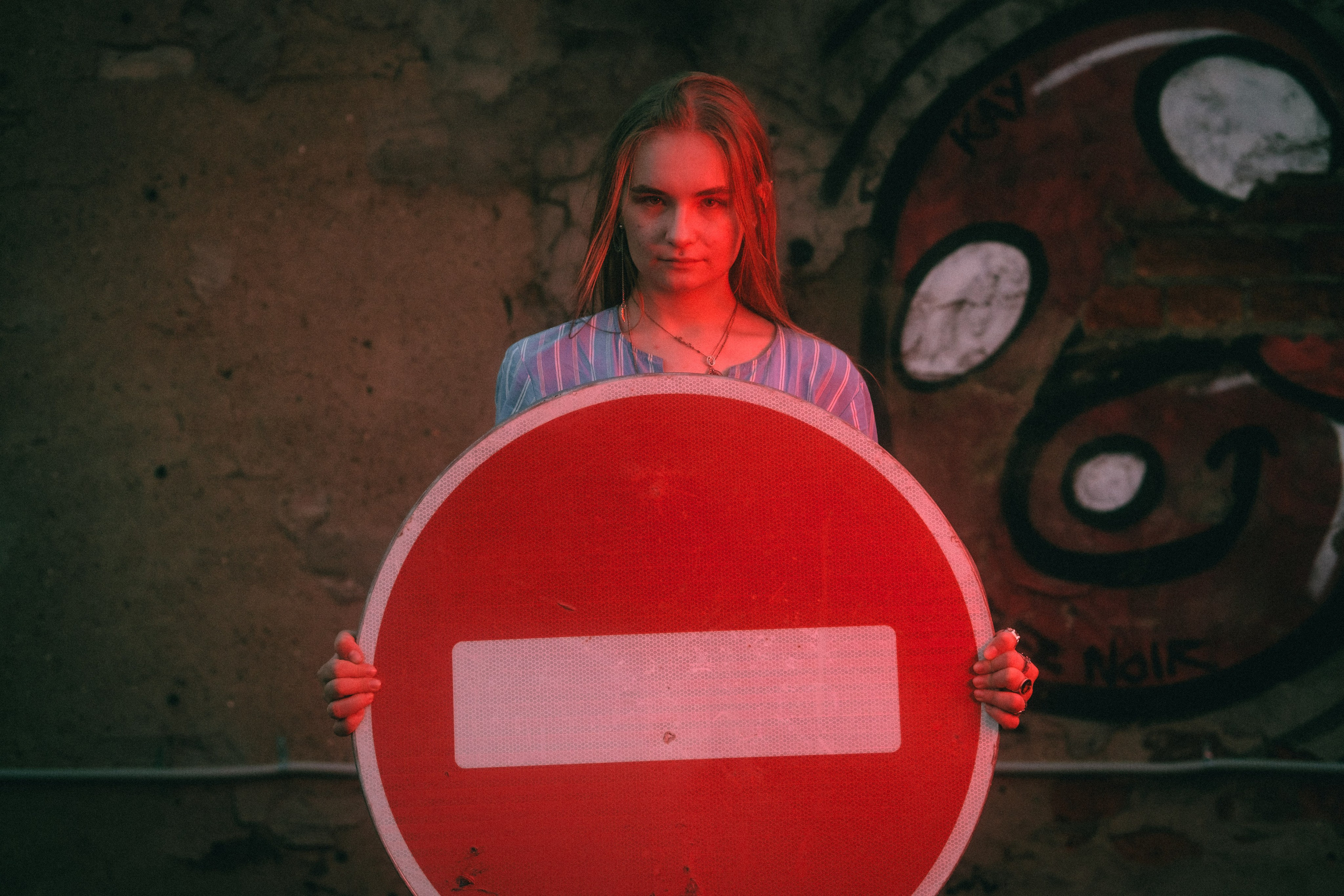 Яна, фрагменты и цветной свет. Фотограф в Москве Максим Скоробогатов