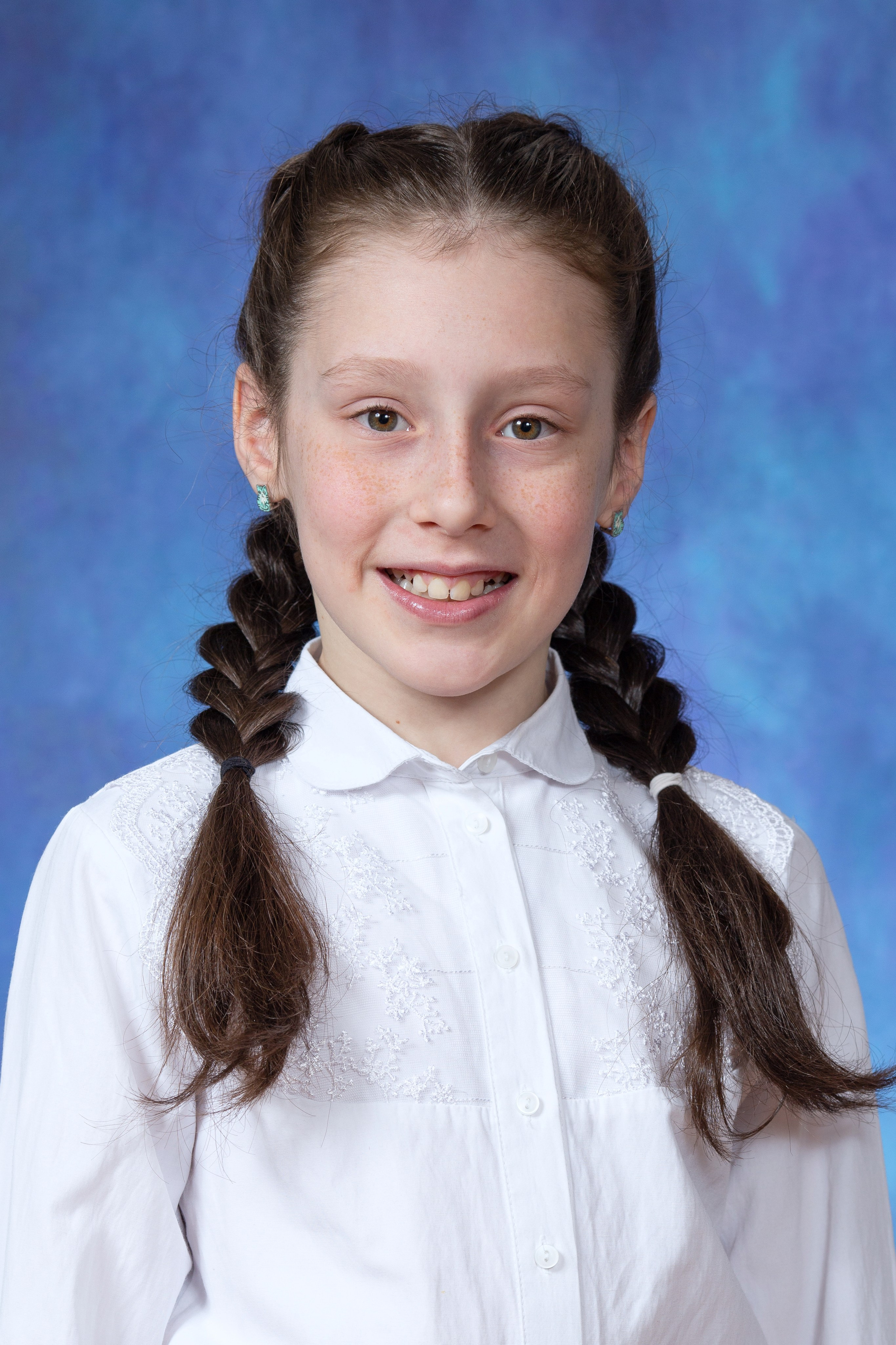 4 класс. Портреты. Школьные выпускные альбомы в Москве Марина Николаева