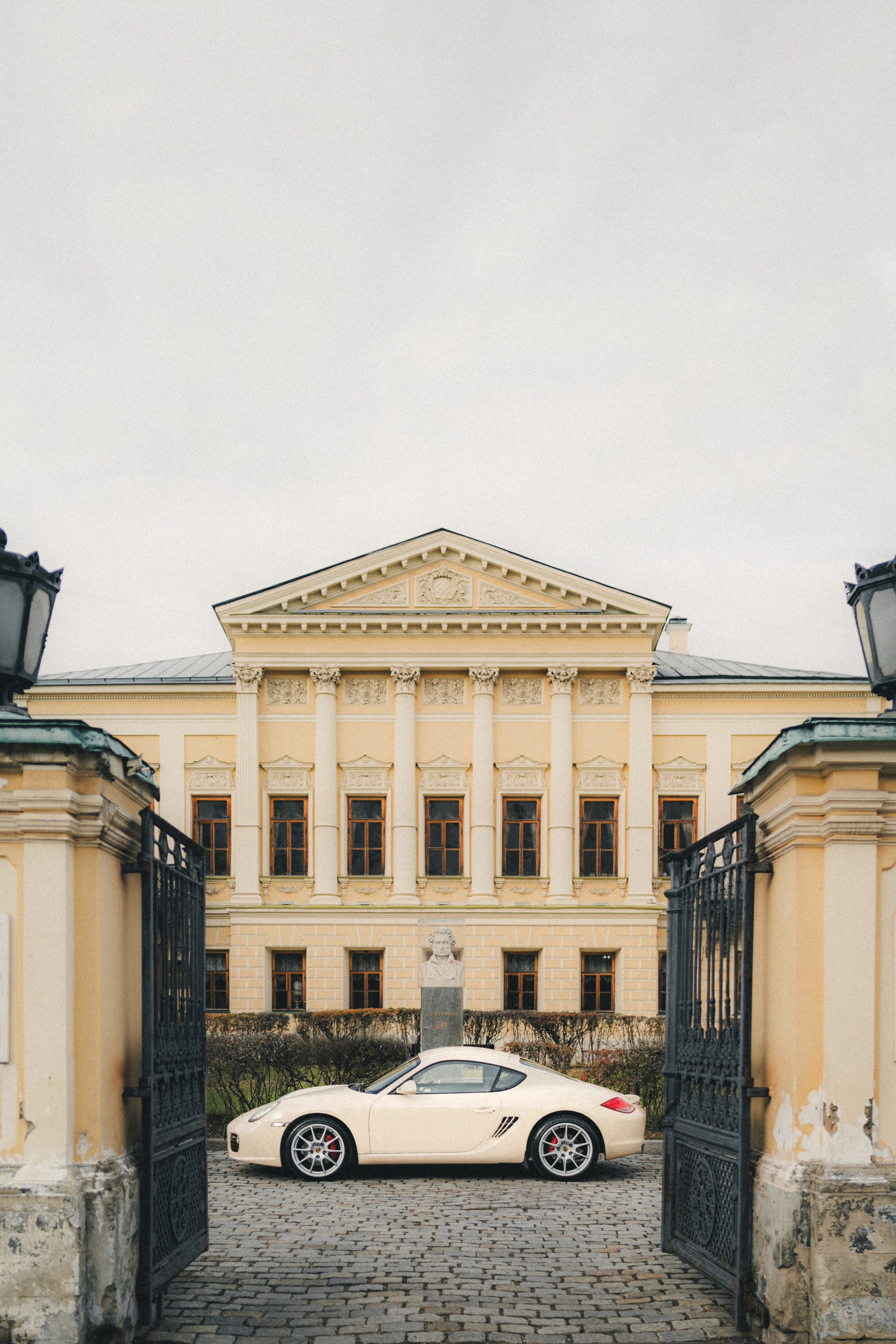 Porsche Cayman S x Anna. Фотограф Илья К. в Москве