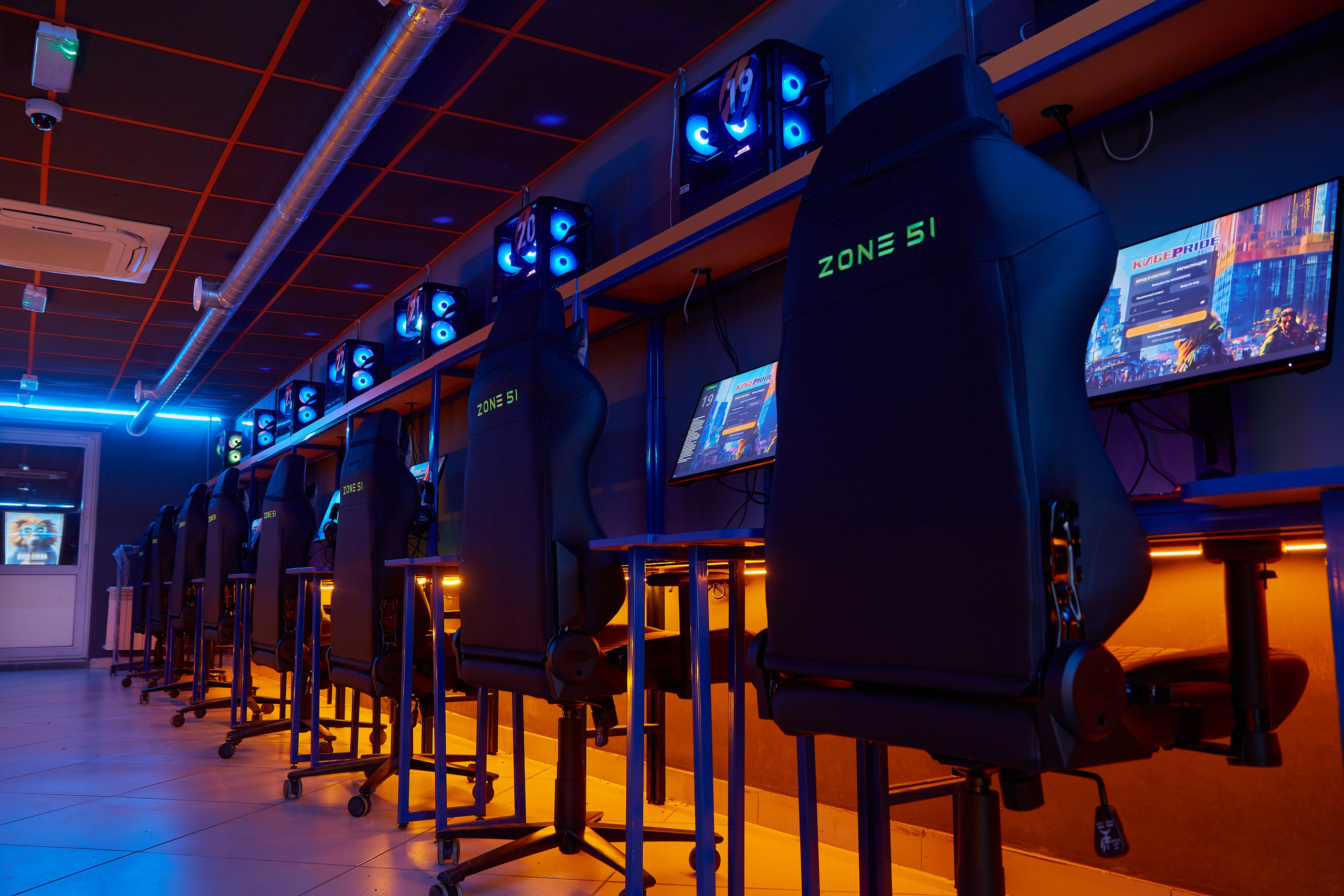 Фотосъёмка компьютерного клуба. Предметный и репортажный фотограф Алексей Кротов