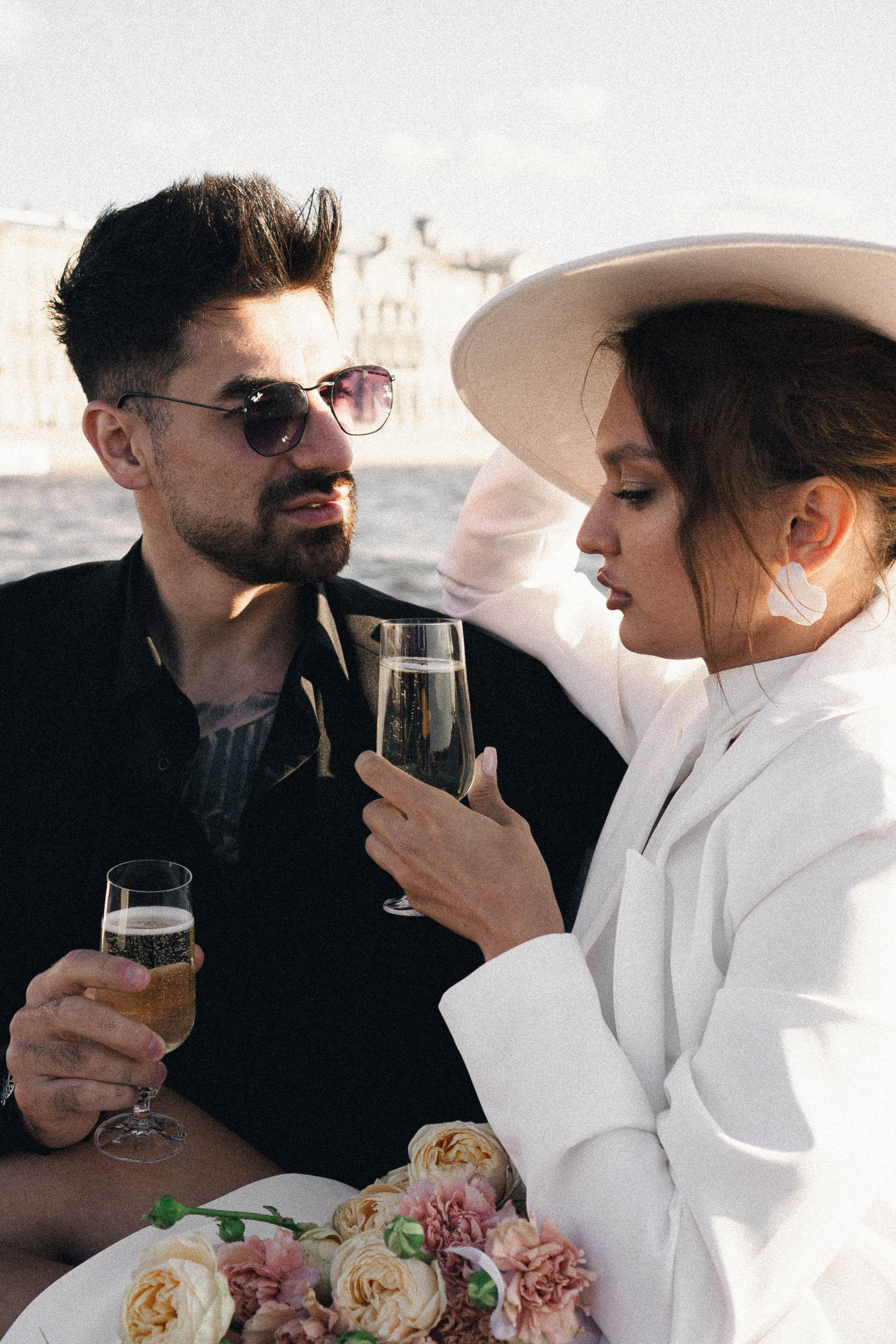 СВАДЕНБНАЯ СЬЕМКА НА КАТЕРЕ ПО КАНАЛАМ САНКТ-ПЕТЕРБУРГА И В АКВАТОРИИ НЕВЫ. Профессиональный фотограф, Санкт-Петербург — Виктория Богомолова