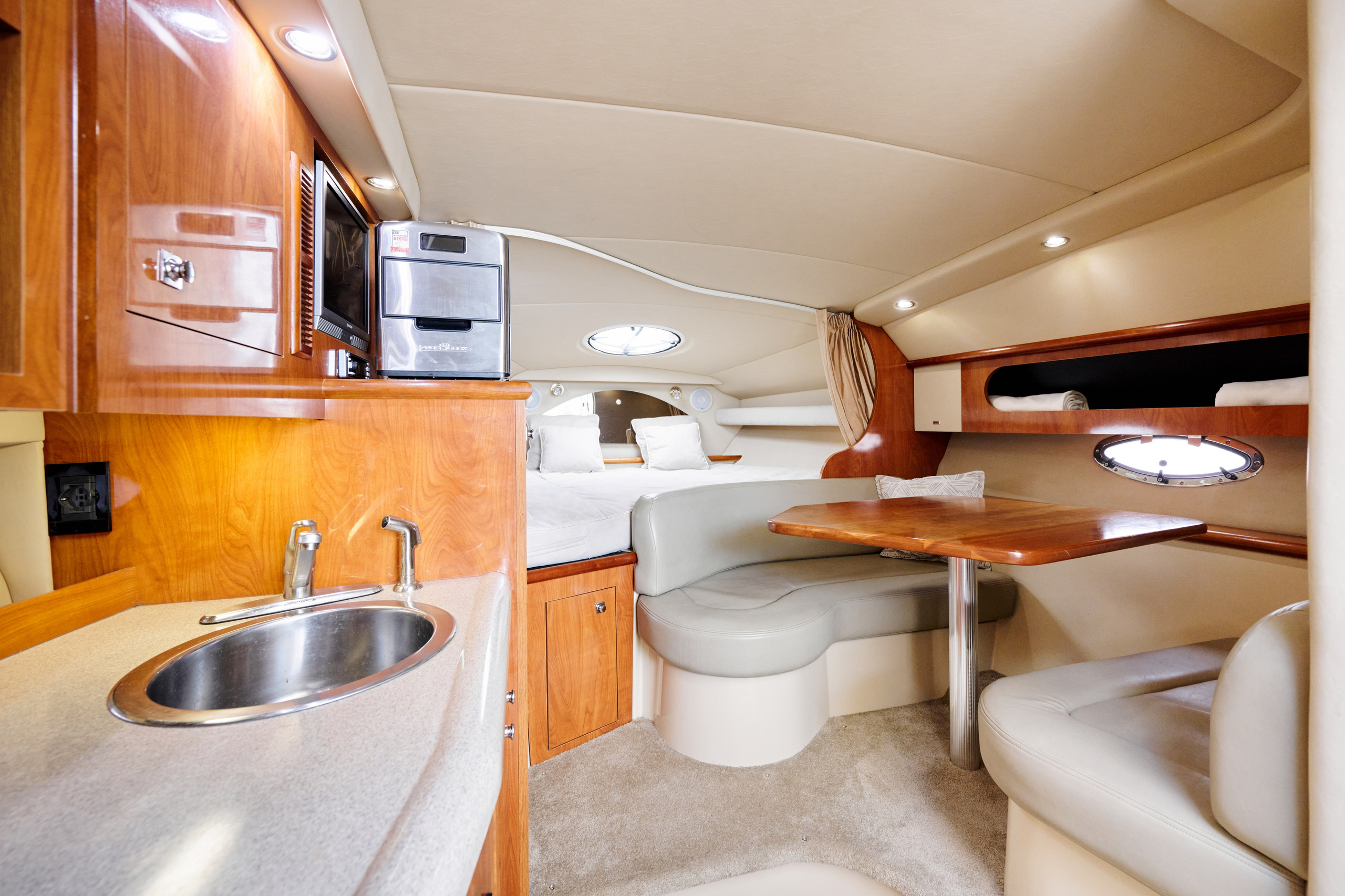 Яхта. Автомобильный и интерьерный фотограф в Минске Александр Тагаев