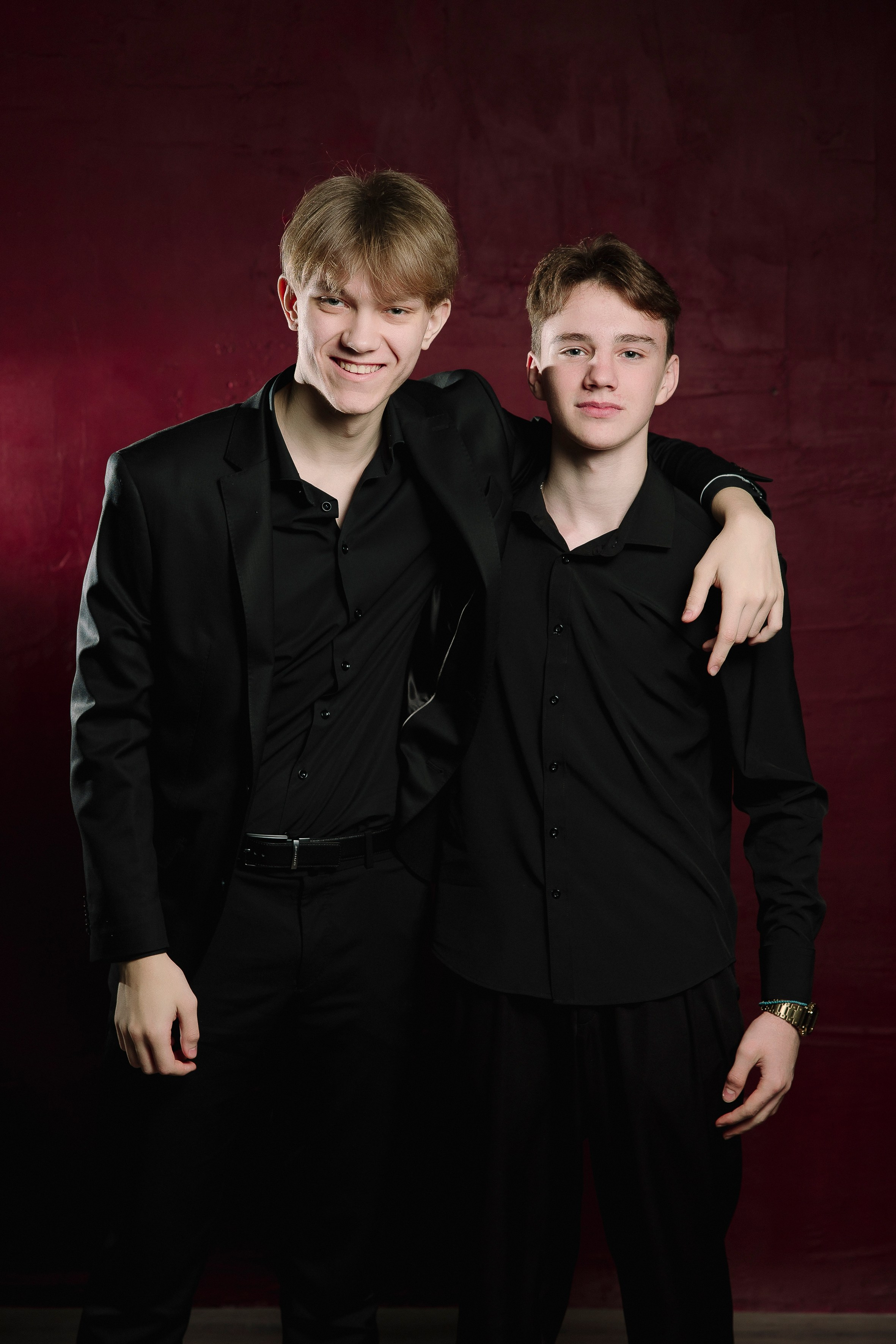 Альбом Красный- старшая школа. Выпускные альбомы Натальи Бутко: Новороссийск, Анапа, Геленджик