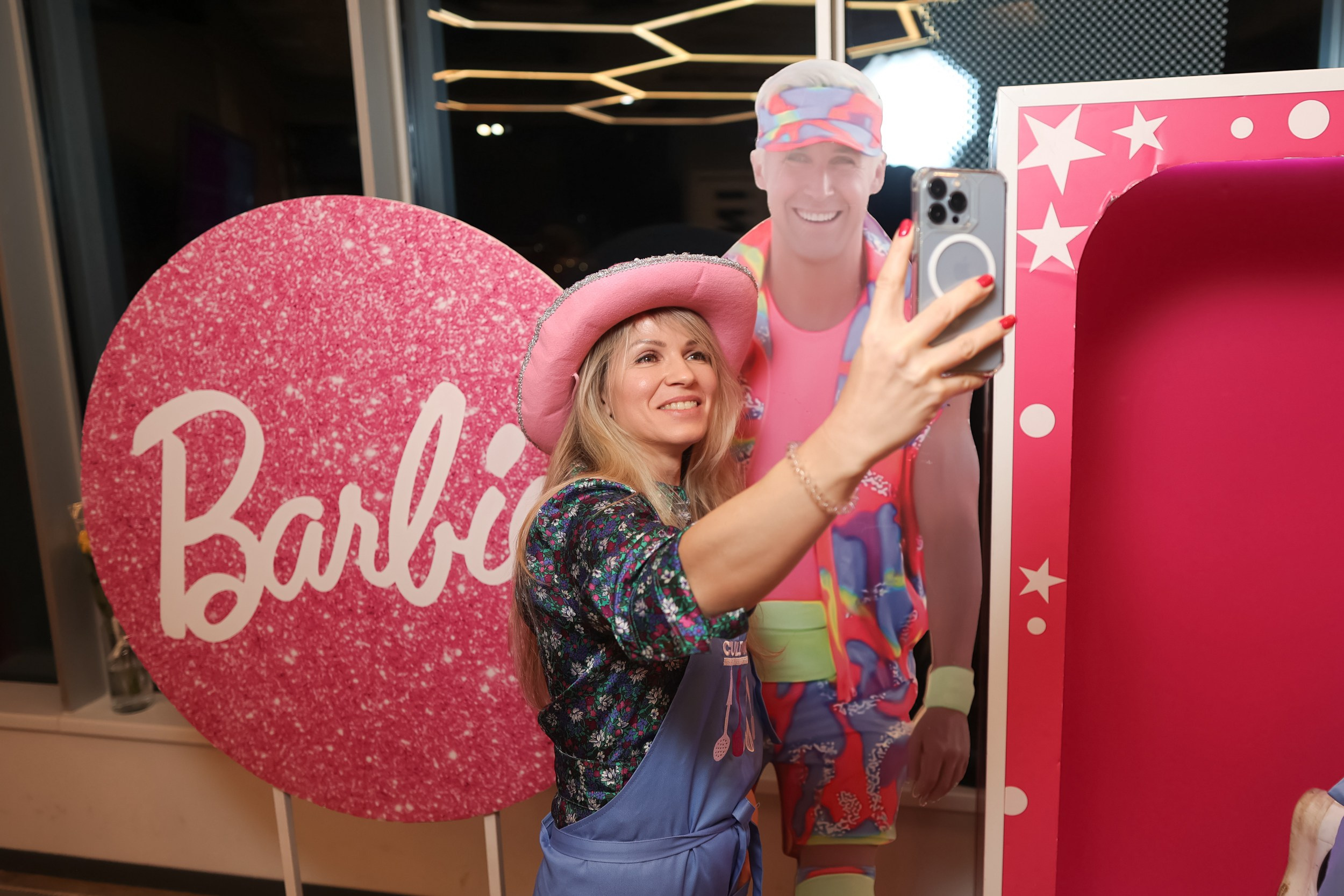 Вечеринка 8 марта в EventyOn. Репортажный фотограф видеограф в Москве Ольга Плаксина