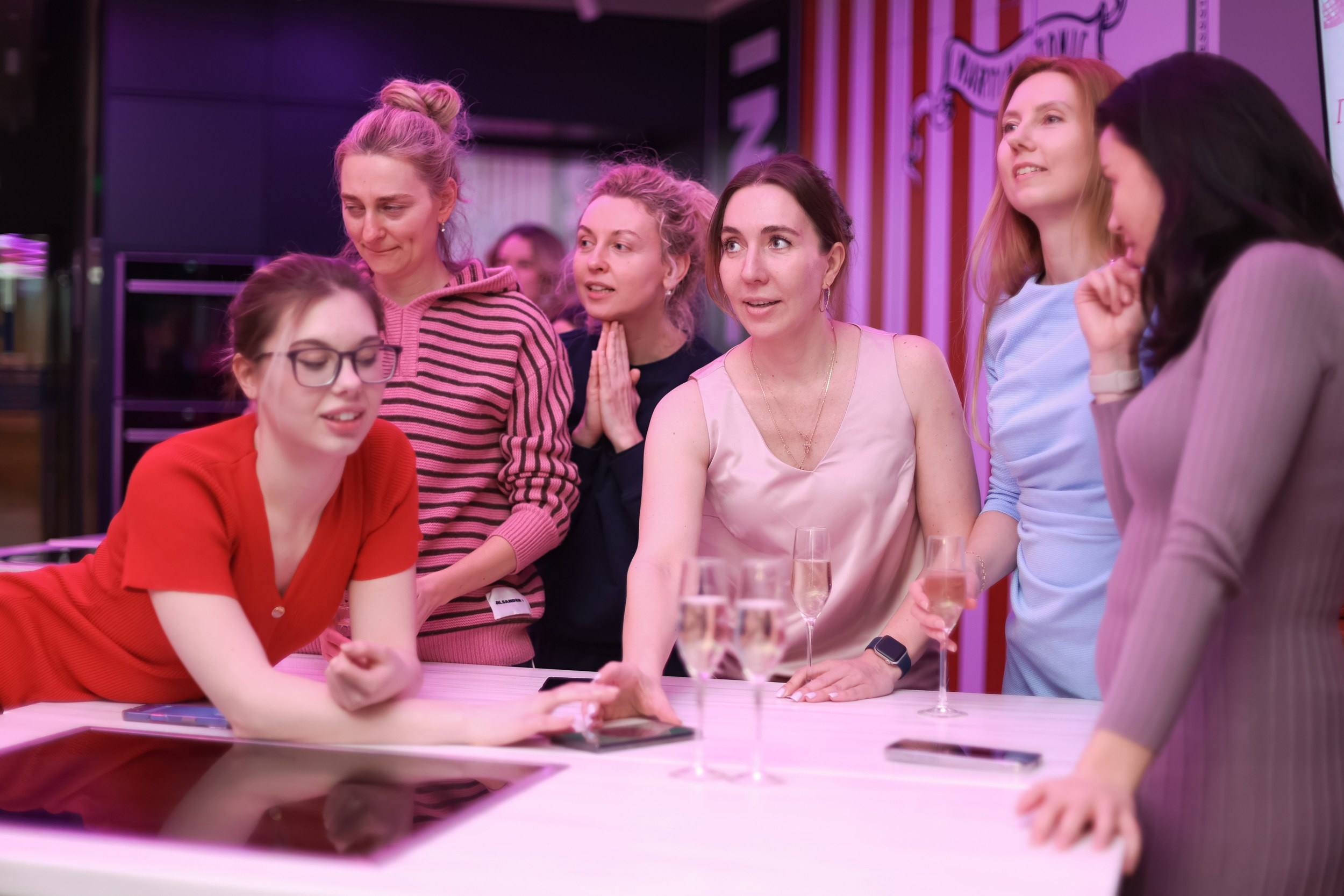 Вечеринка 8 марта в EventyOn. Репортажный фотограф видеограф в Москве Ольга Плаксина