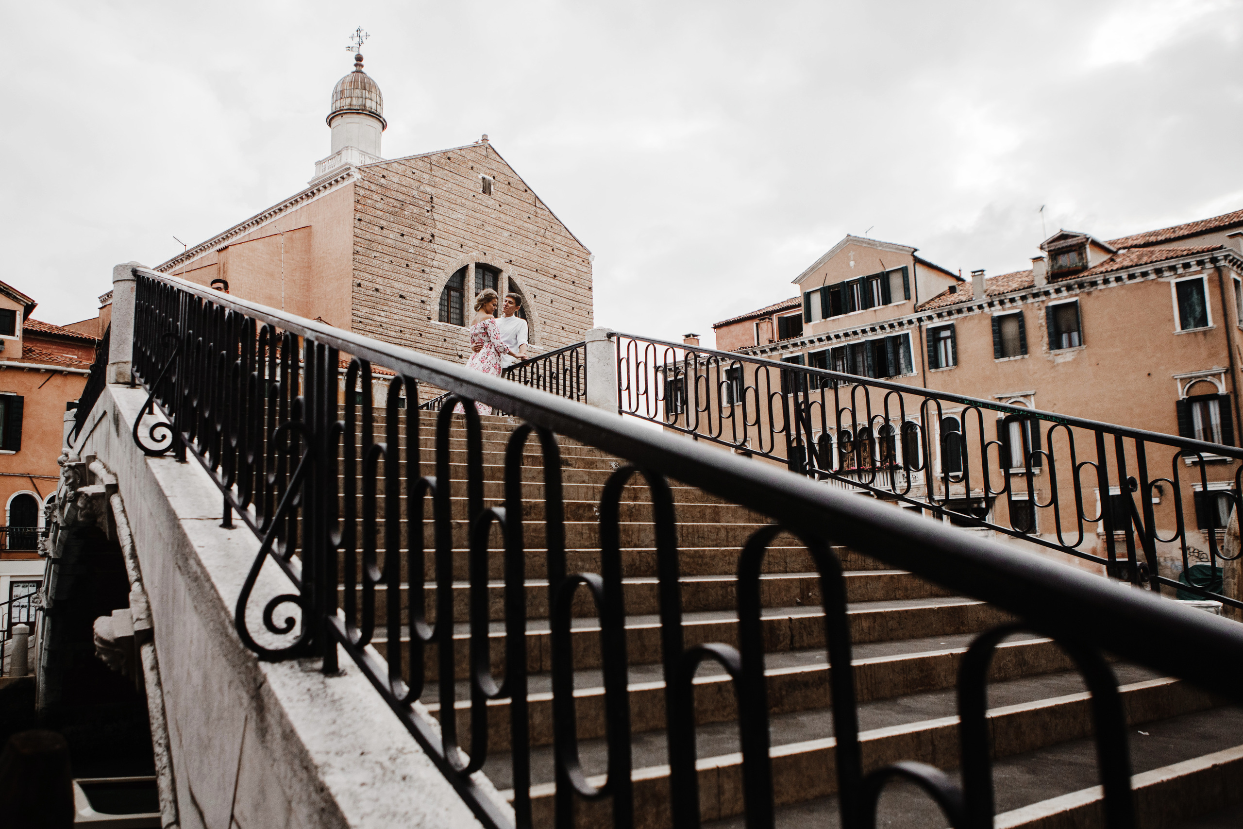 Ravil + Larisa / LOVE STORY / Venice. Fotografo e videografo matrimonio in Italia: Roma, Milano, Venezia, Fi