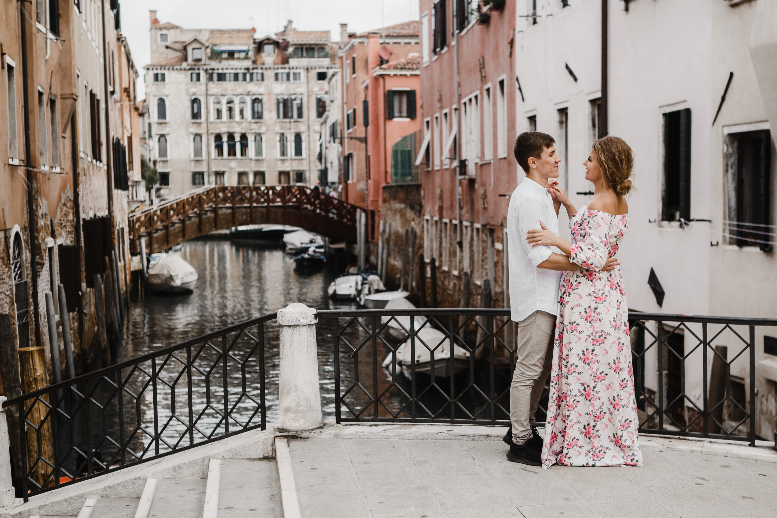 Ravil + Larisa / LOVE STORY / Venice. Fotografo e videografo matrimonio in Italia: Roma, Milano, Venezia, Fi