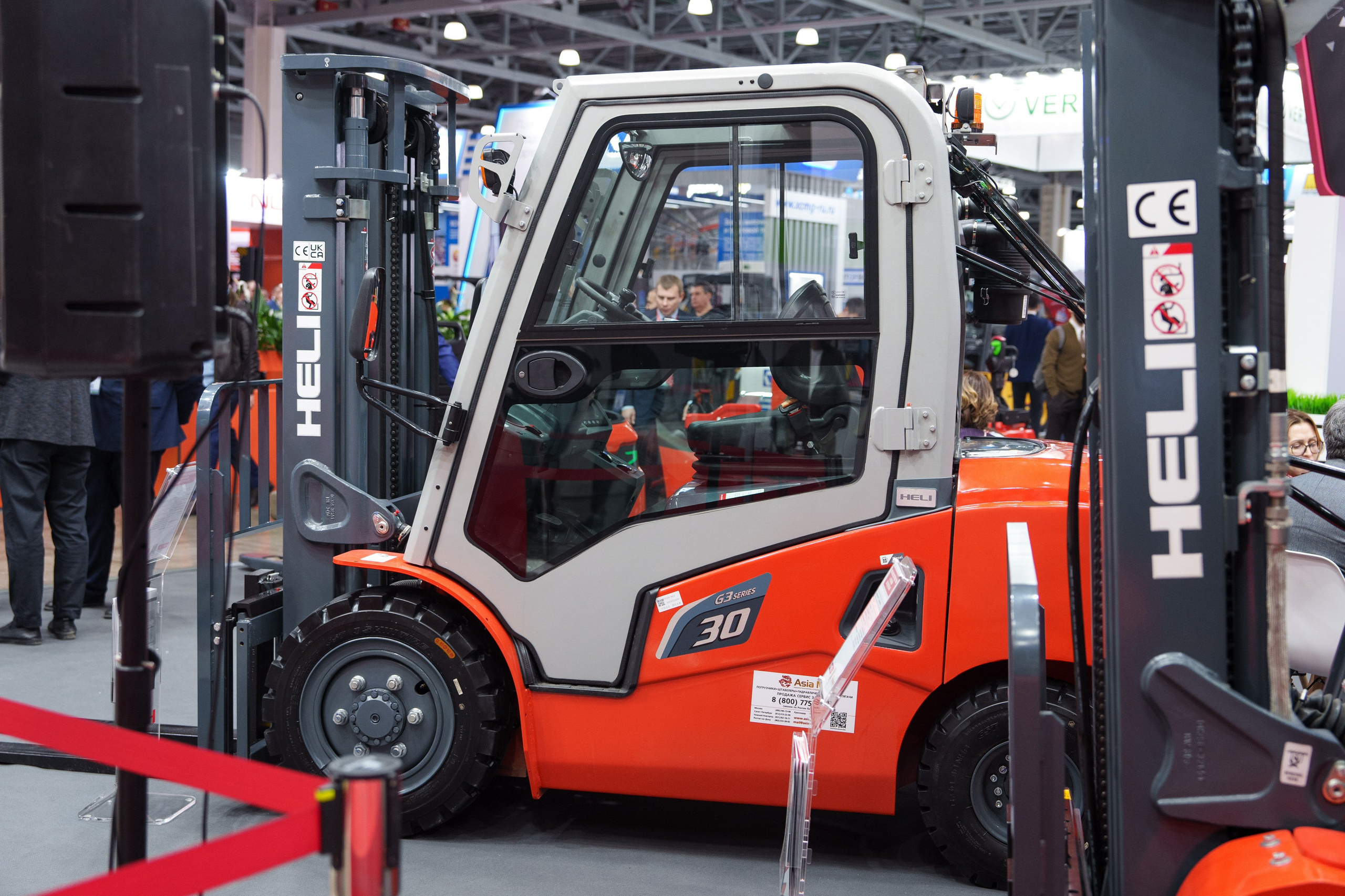 HELI. Стенд в Крокус Экспо. Фотограф Саша Блюз