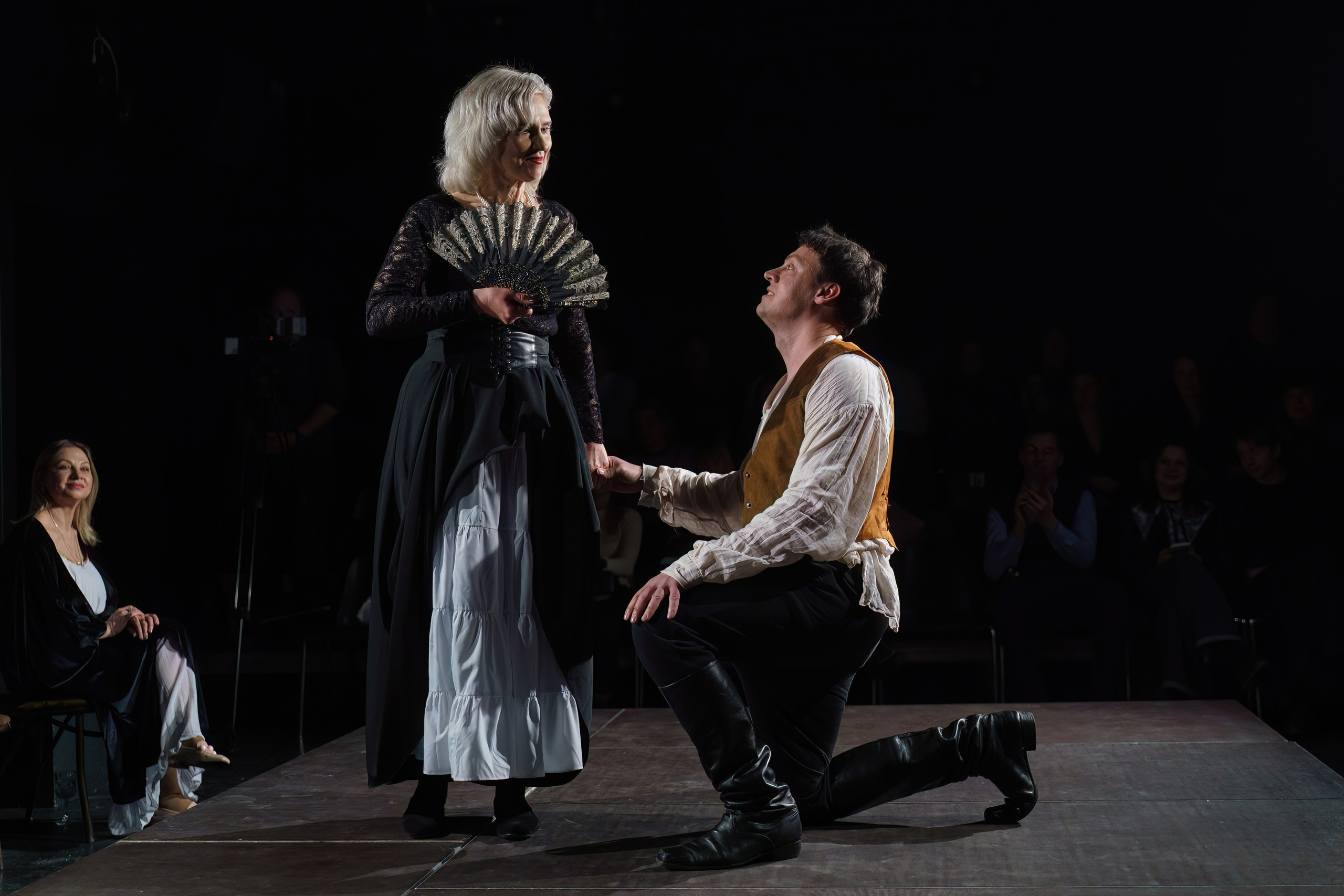 Отрывки из пьес. Продвинутые курсы по обучению актерскому мастерству. Театральная фотография