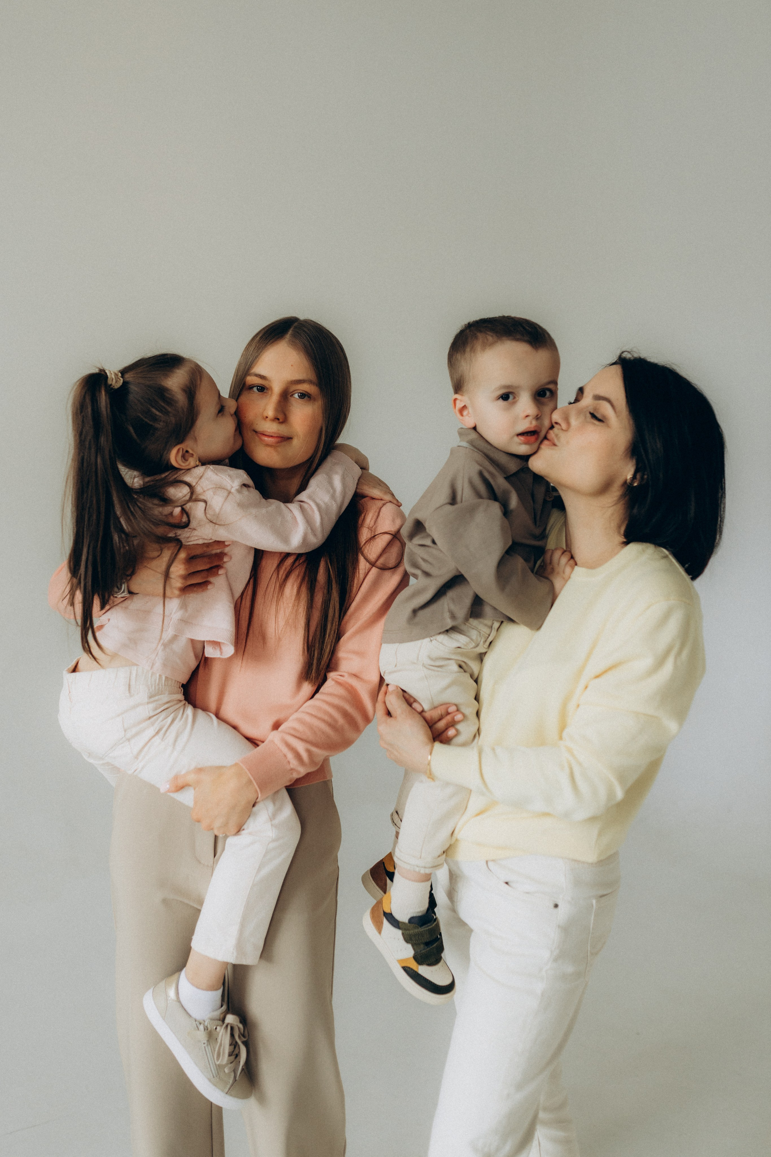 Семейная съёмка на циклораме. Фотограф НОГИНСК, Москва, Анастасия Белая