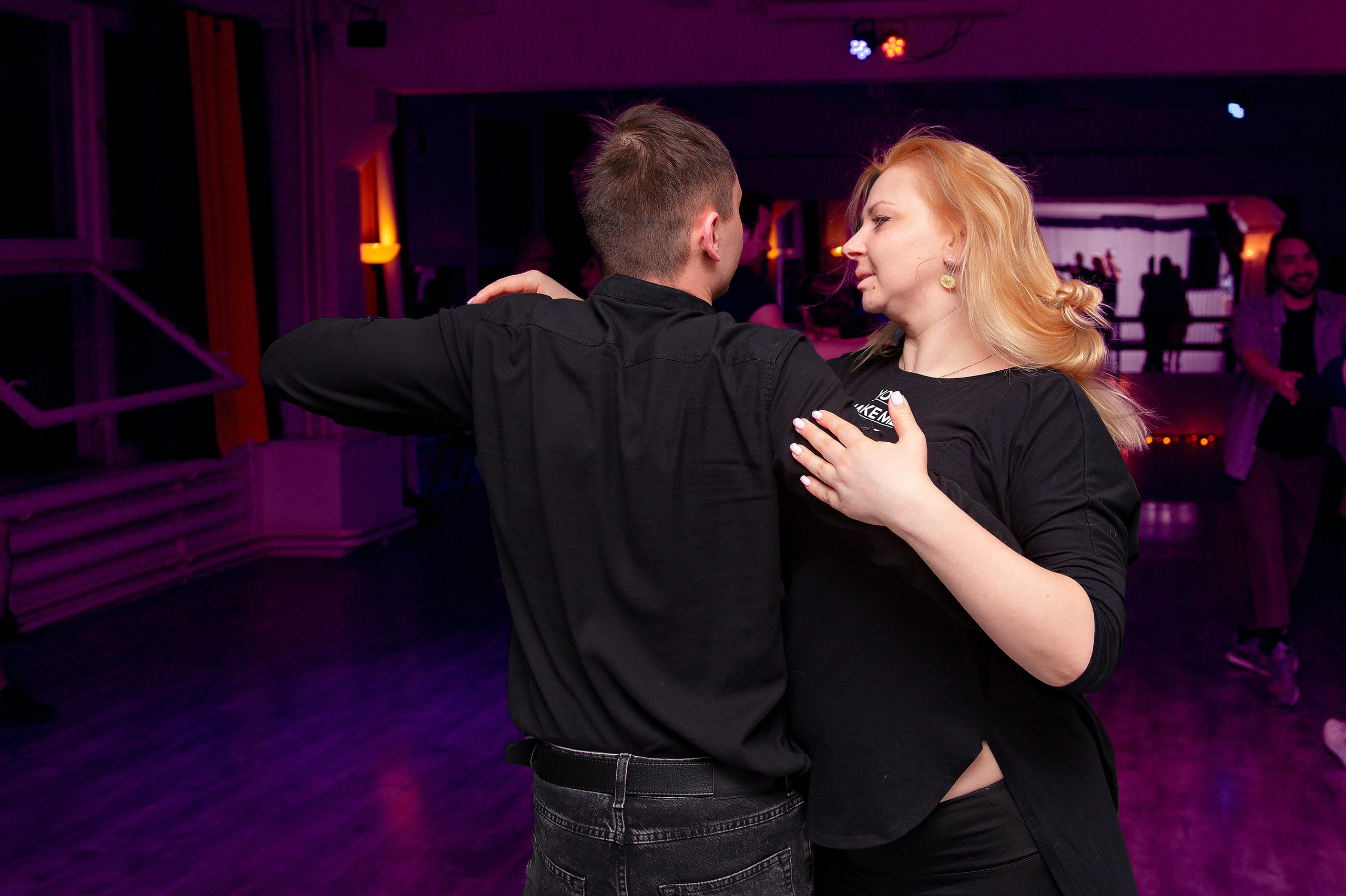 Вечеринка в школе танцев Dance cafe