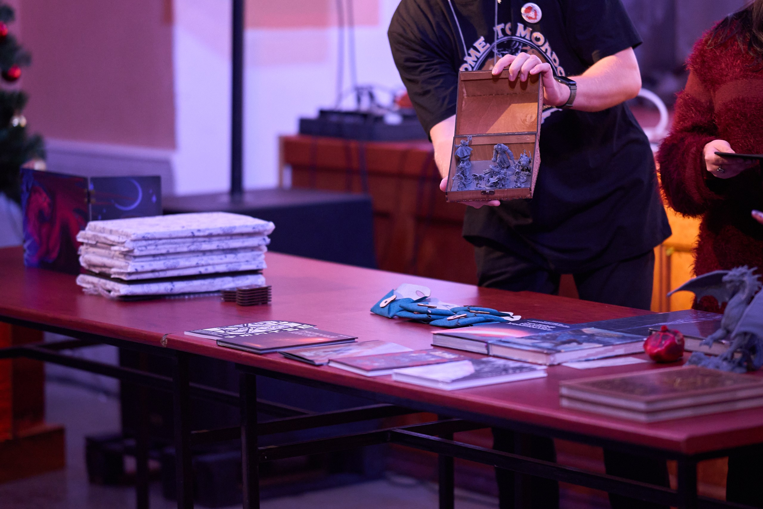 Ну и финальное награждение участников. Было очень быстро, время почти кончилось, так что без подробных фото. Кажется, это наши миньки.