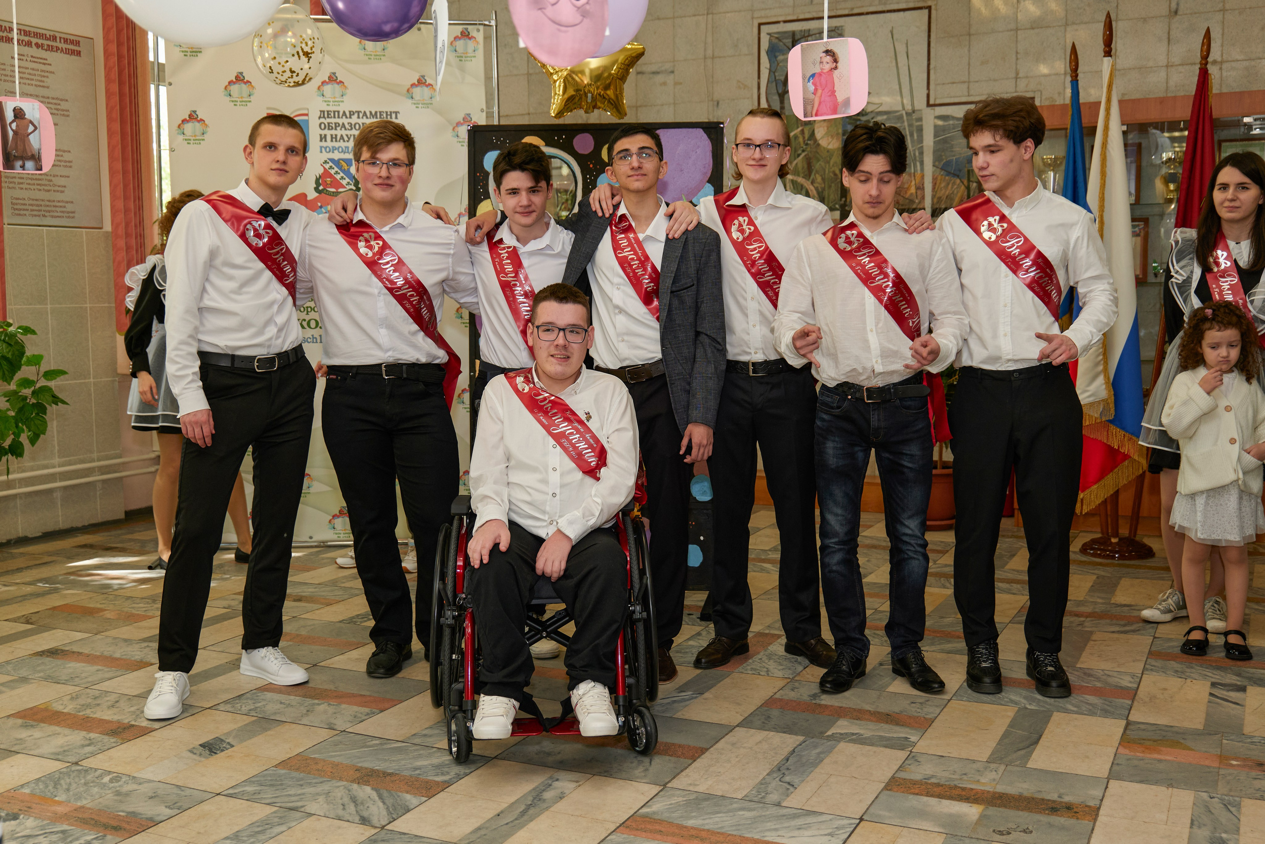 Последний звонок школа 1413. Детский и семейный фотограф г. Москва Оксана Катаджи