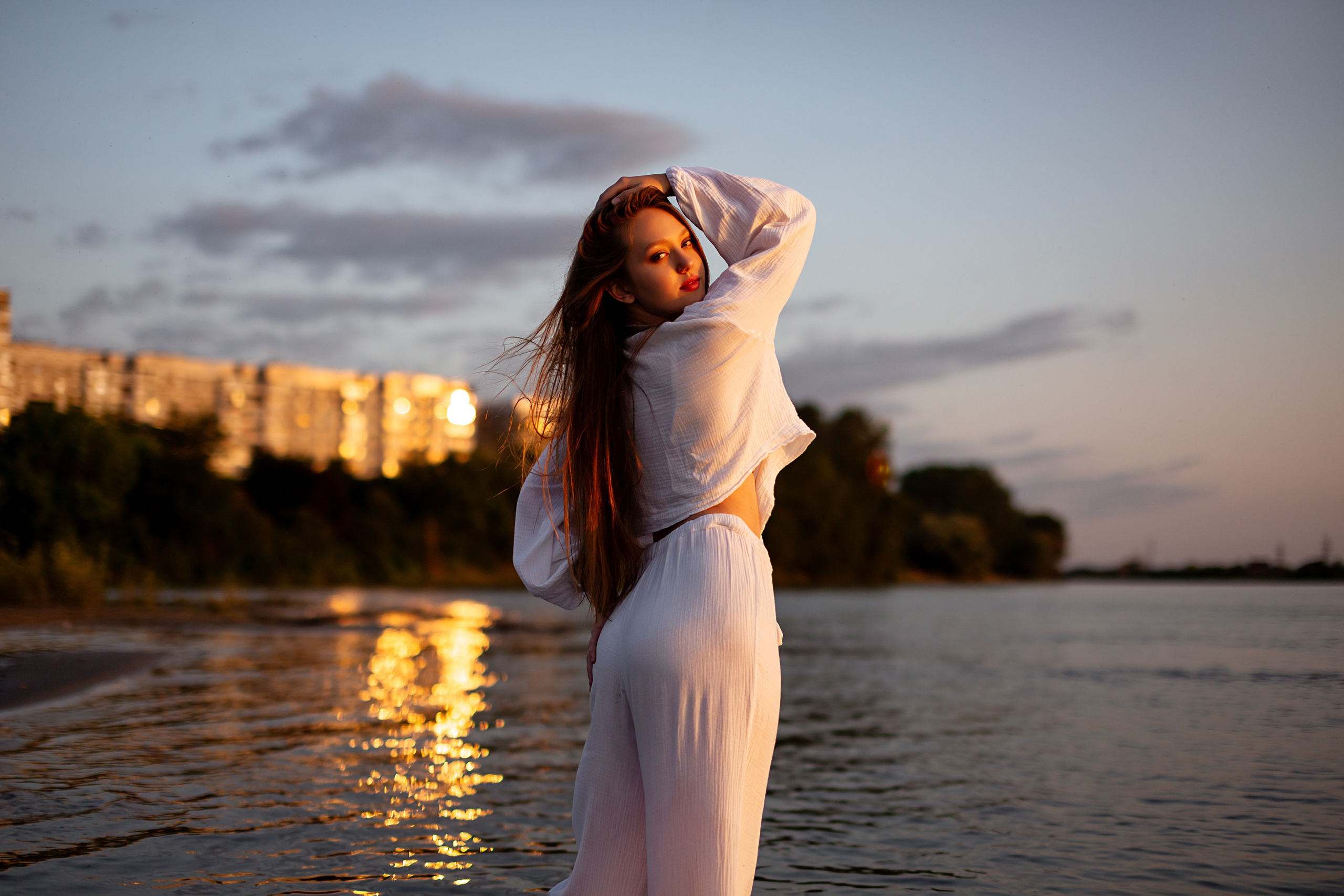 У воды. Https://malovafoto.ru